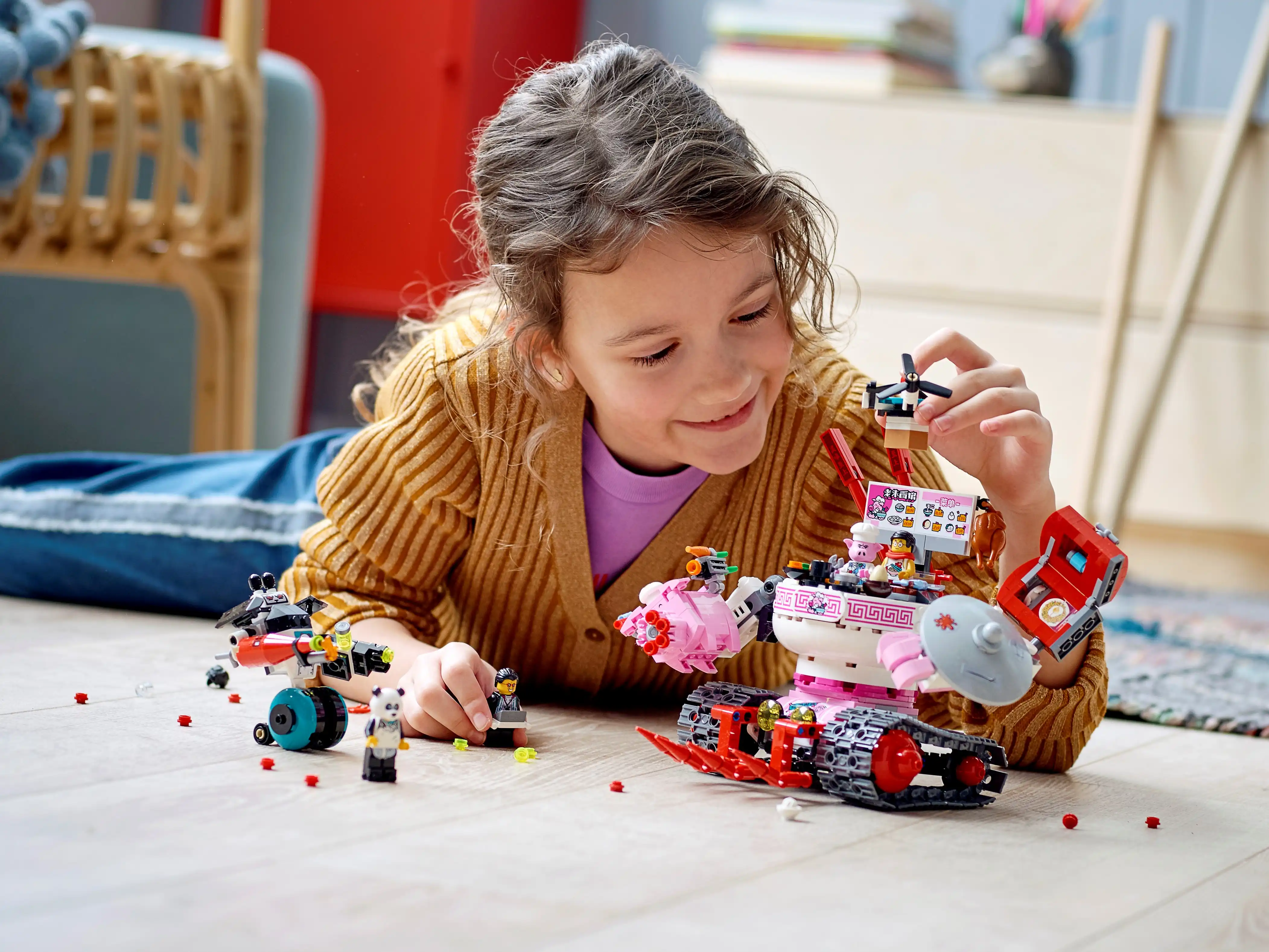 Zdjecie zestawu LEGO 80026 Monkie Kid Kluseczkowy czołg Pigsy’ego 2