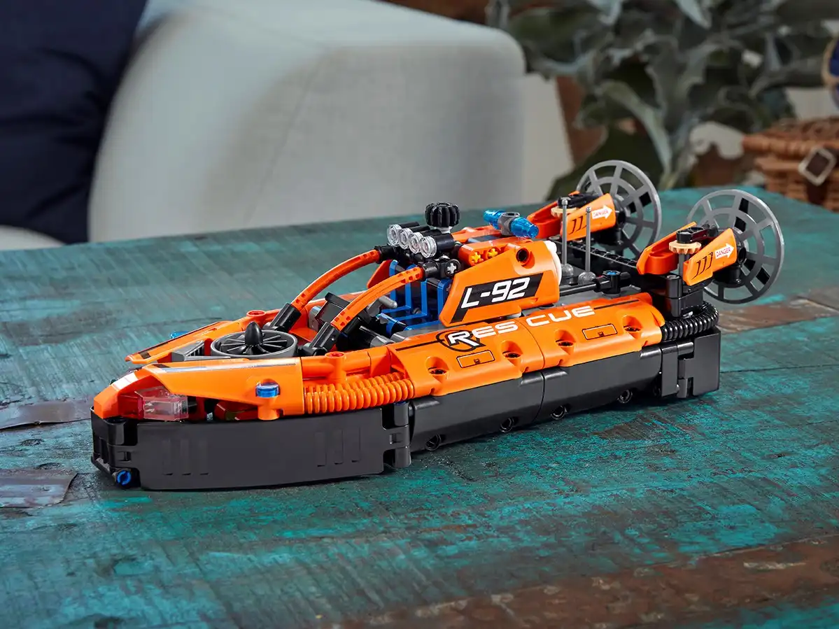 Zdjecie zestawu LEGO 42120 Technic Poduszkowiec ratowniczy 4