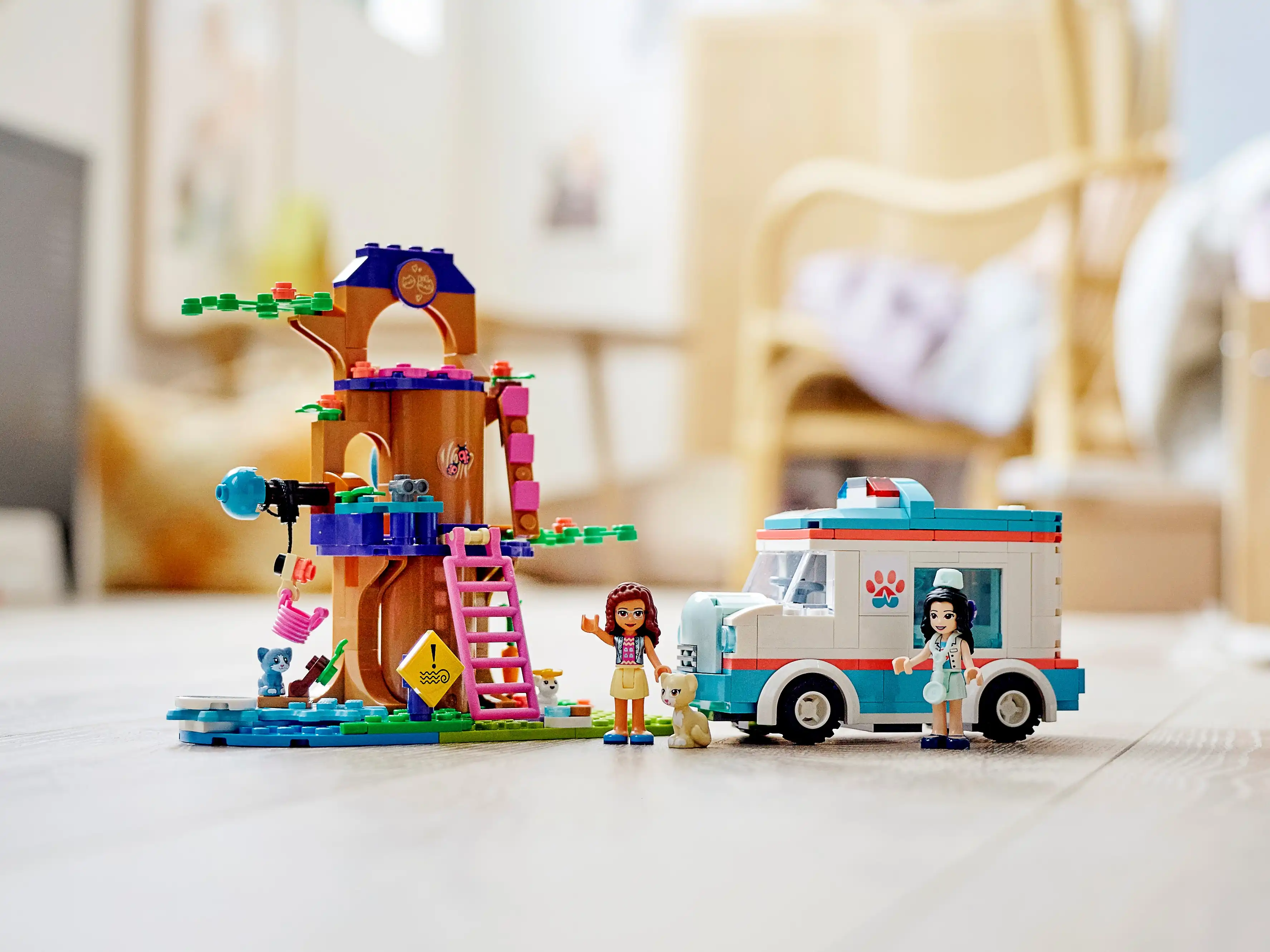 Zdjecie zestawu LEGO 41445 Friends Karetka weterynaryjna 1