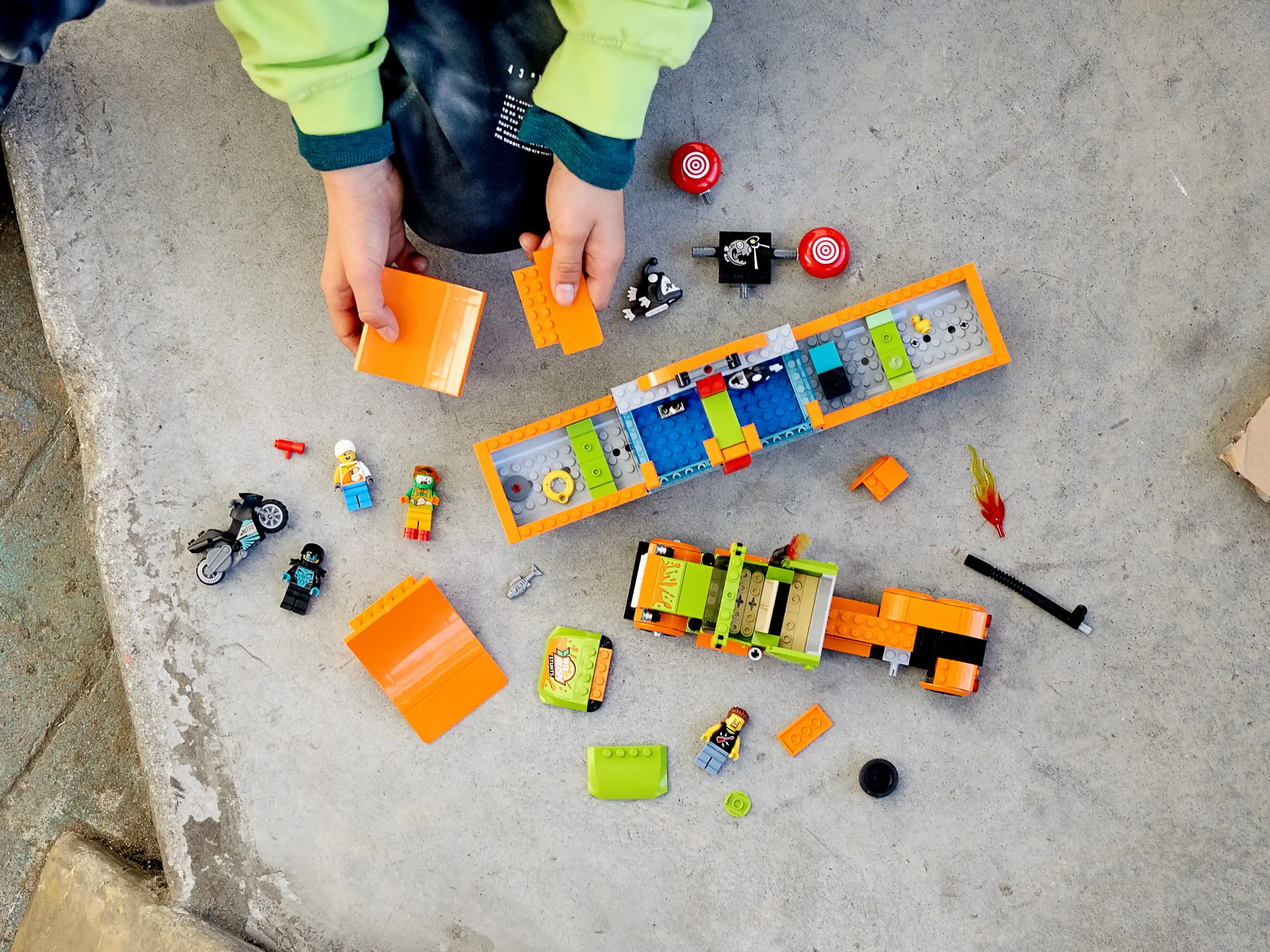 Zdjecie zestawu LEGO 60294 City Ciężarówka kaskaderska 1