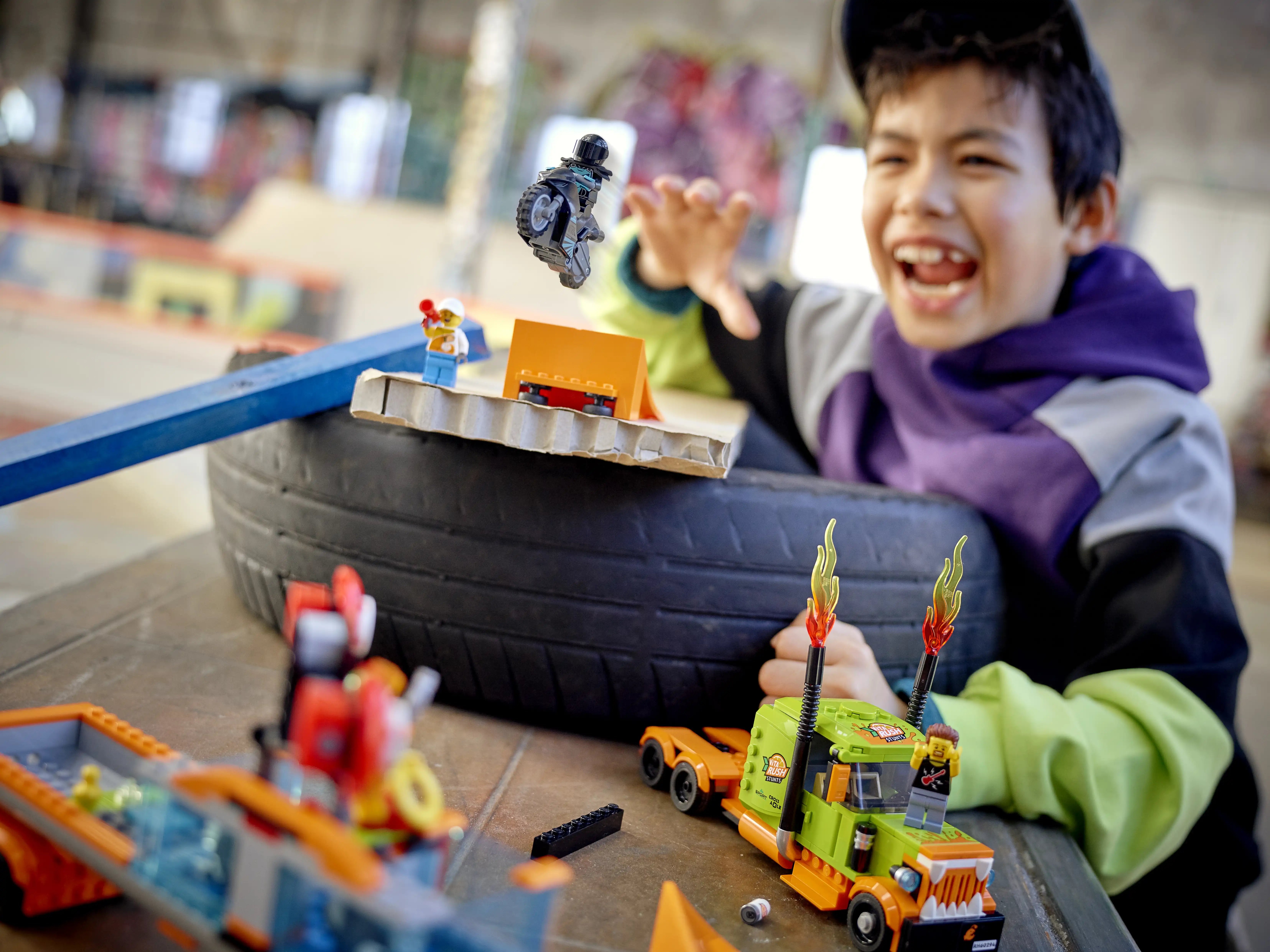Zdjecie zestawu LEGO 60294 City Ciężarówka kaskaderska 3