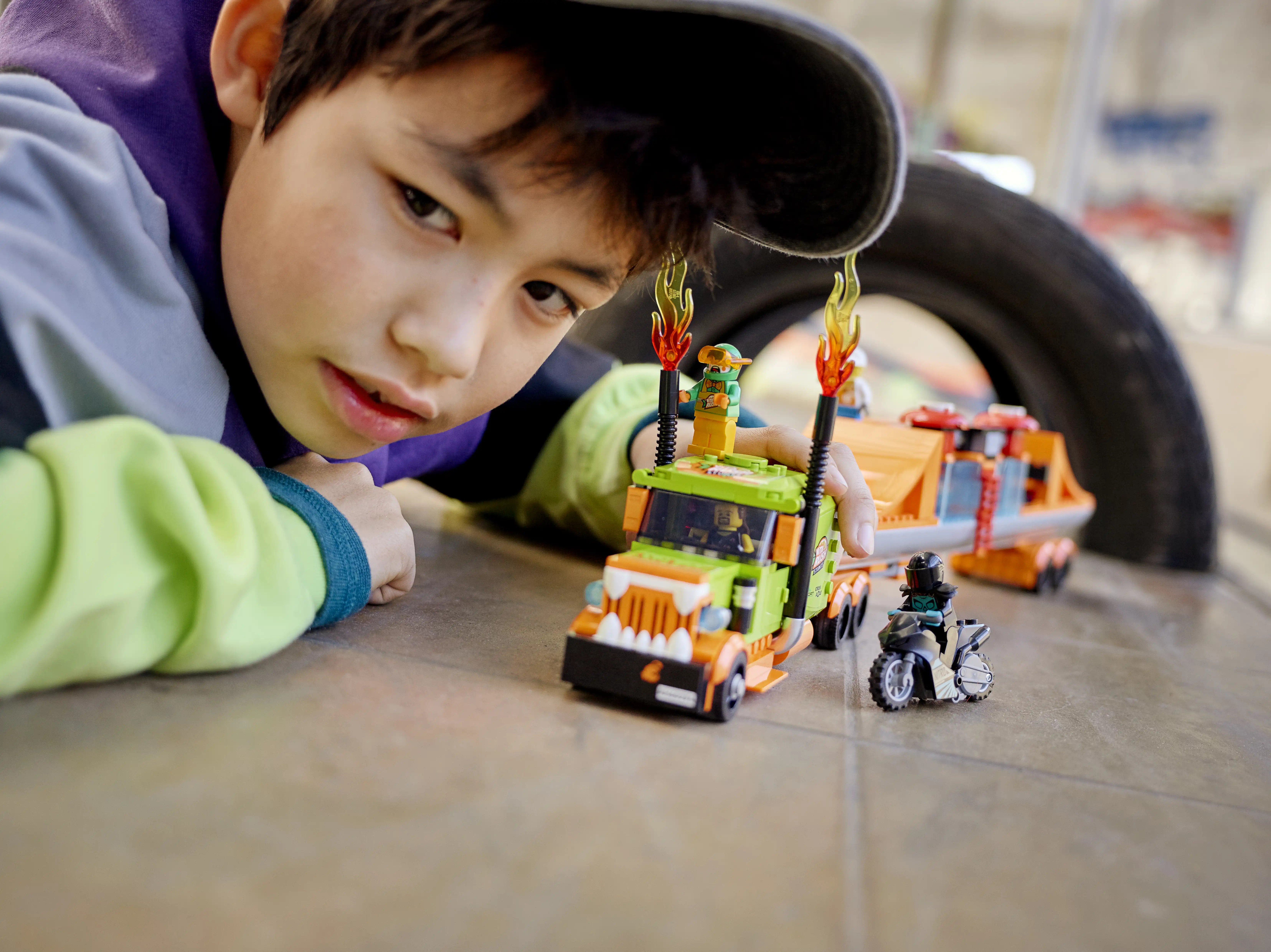 Zdjecie zestawu LEGO 60294 City Ciężarówka kaskaderska 4