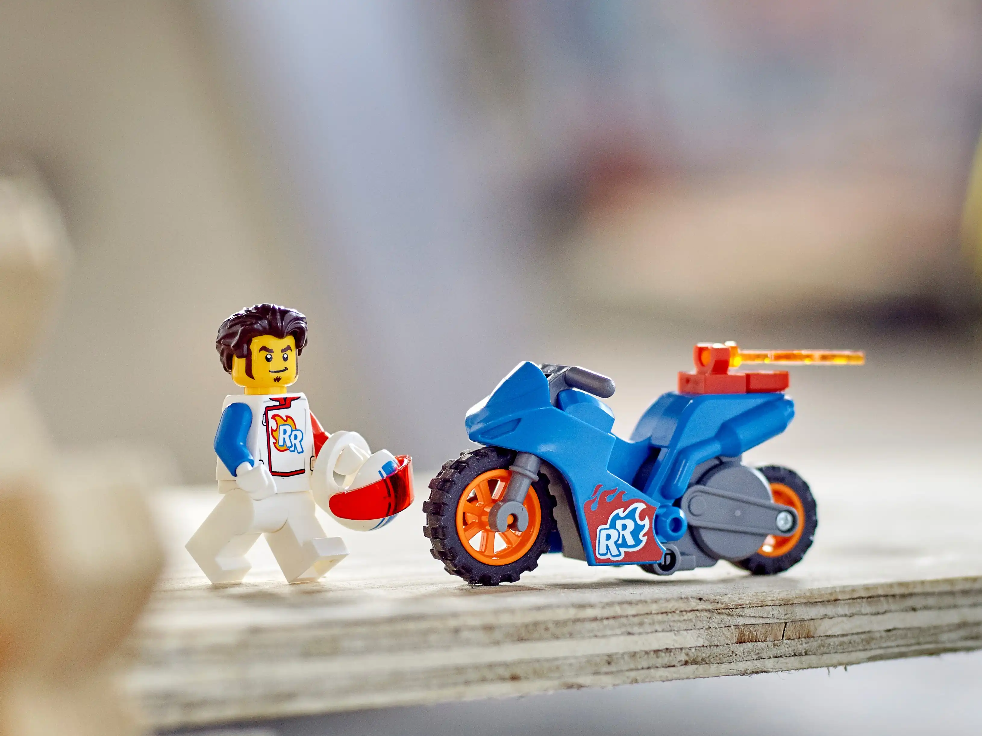 Zdjecie zestawu LEGO 60298 City Rakietowy motocykl kaskaderski 2