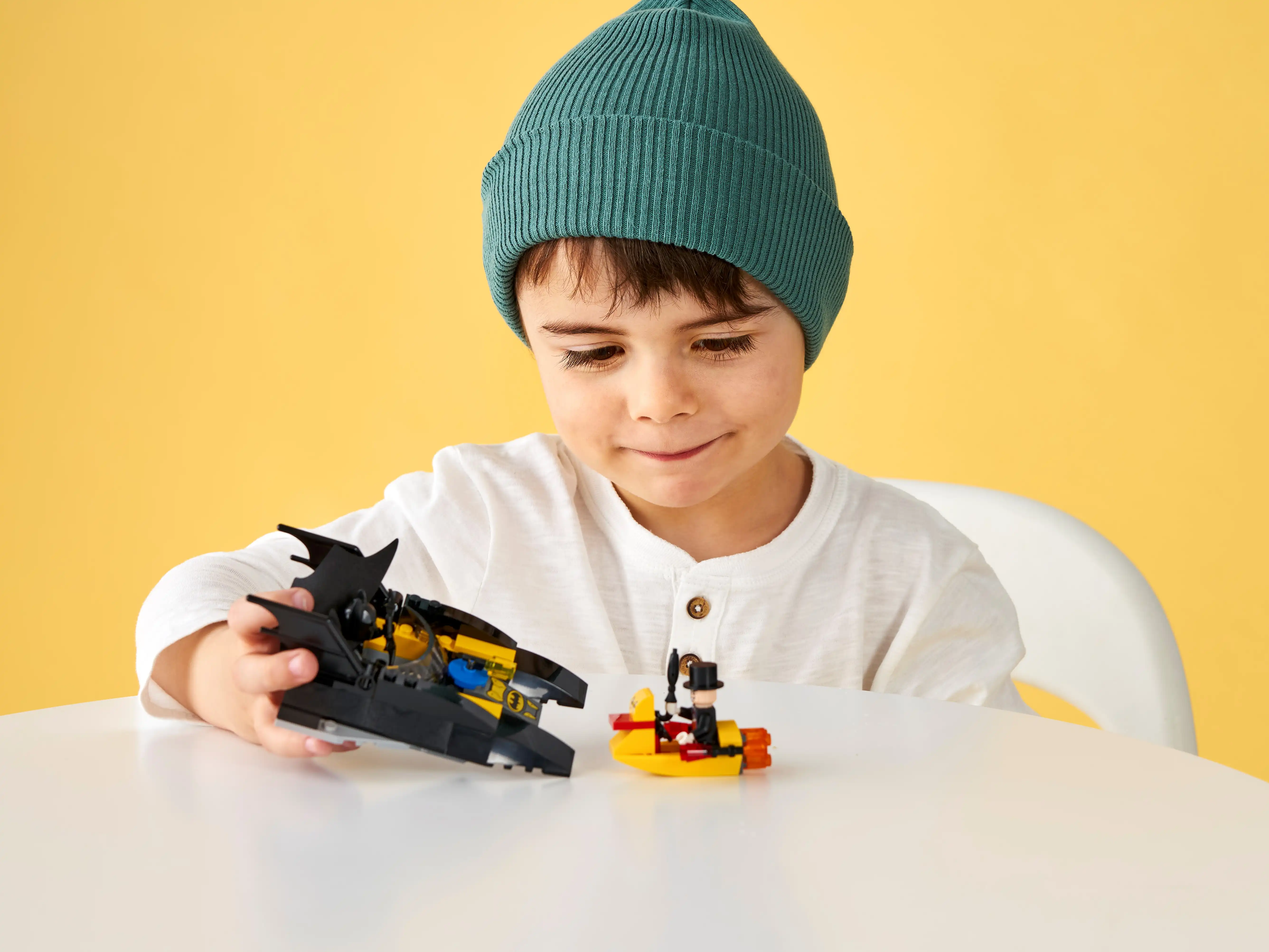 Zdjecie zestawu LEGO 76158 Batman Pościg Batłodzią za Pingwinem 1