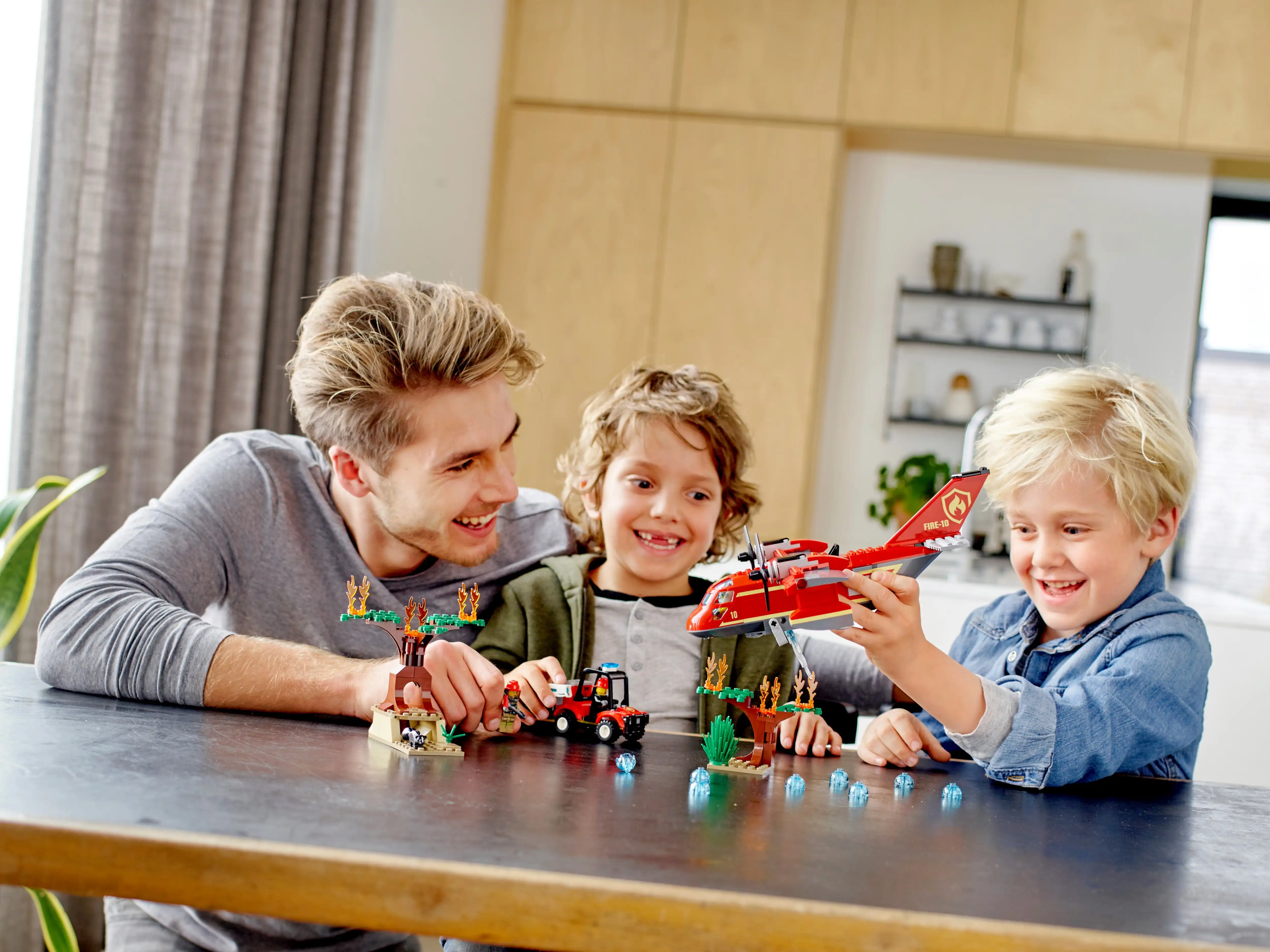 Zdjecie zestawu LEGO 60217 City Samolot strażacki 3