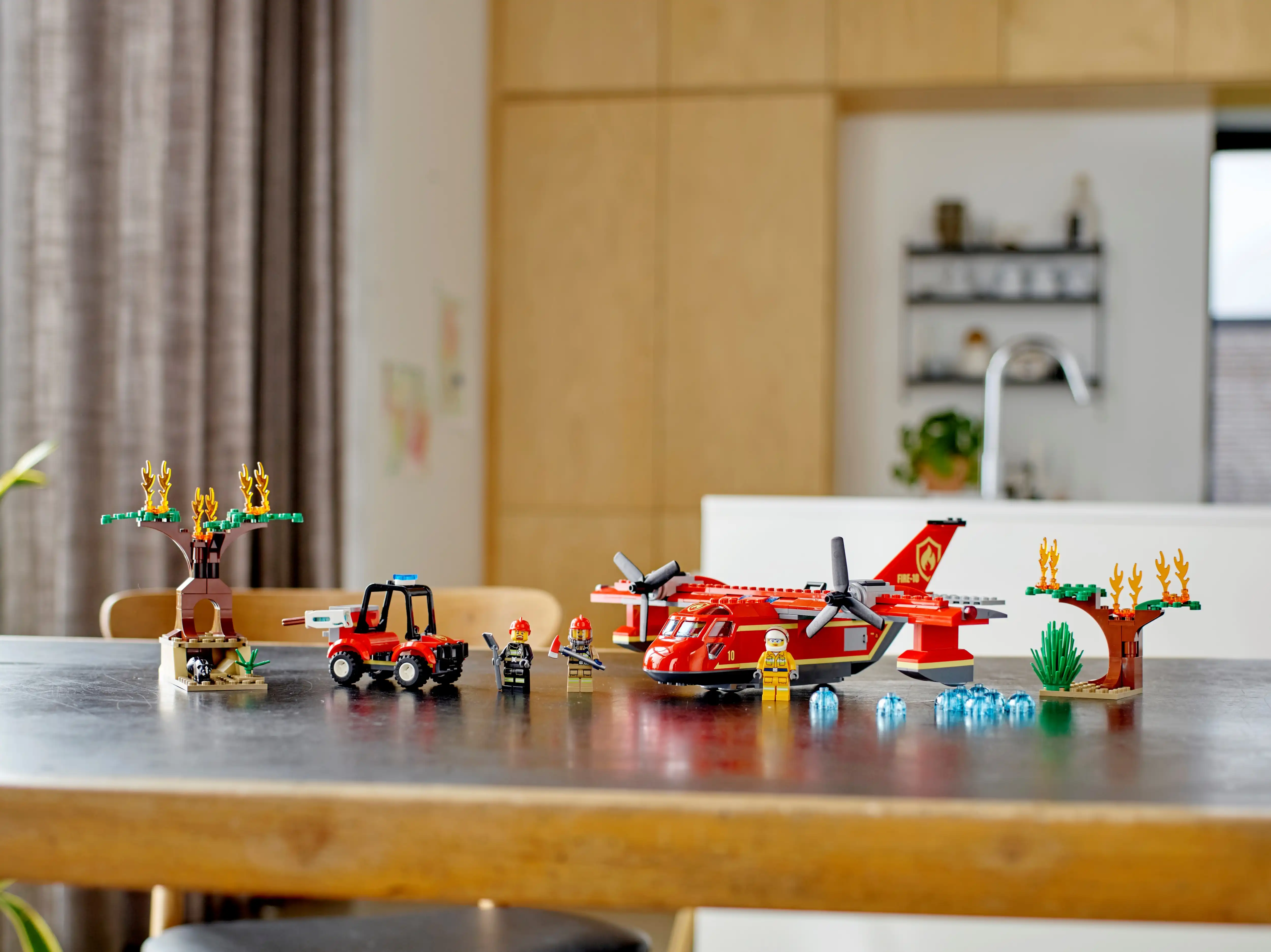 Zdjecie zestawu LEGO 60217 City Samolot strażacki 4