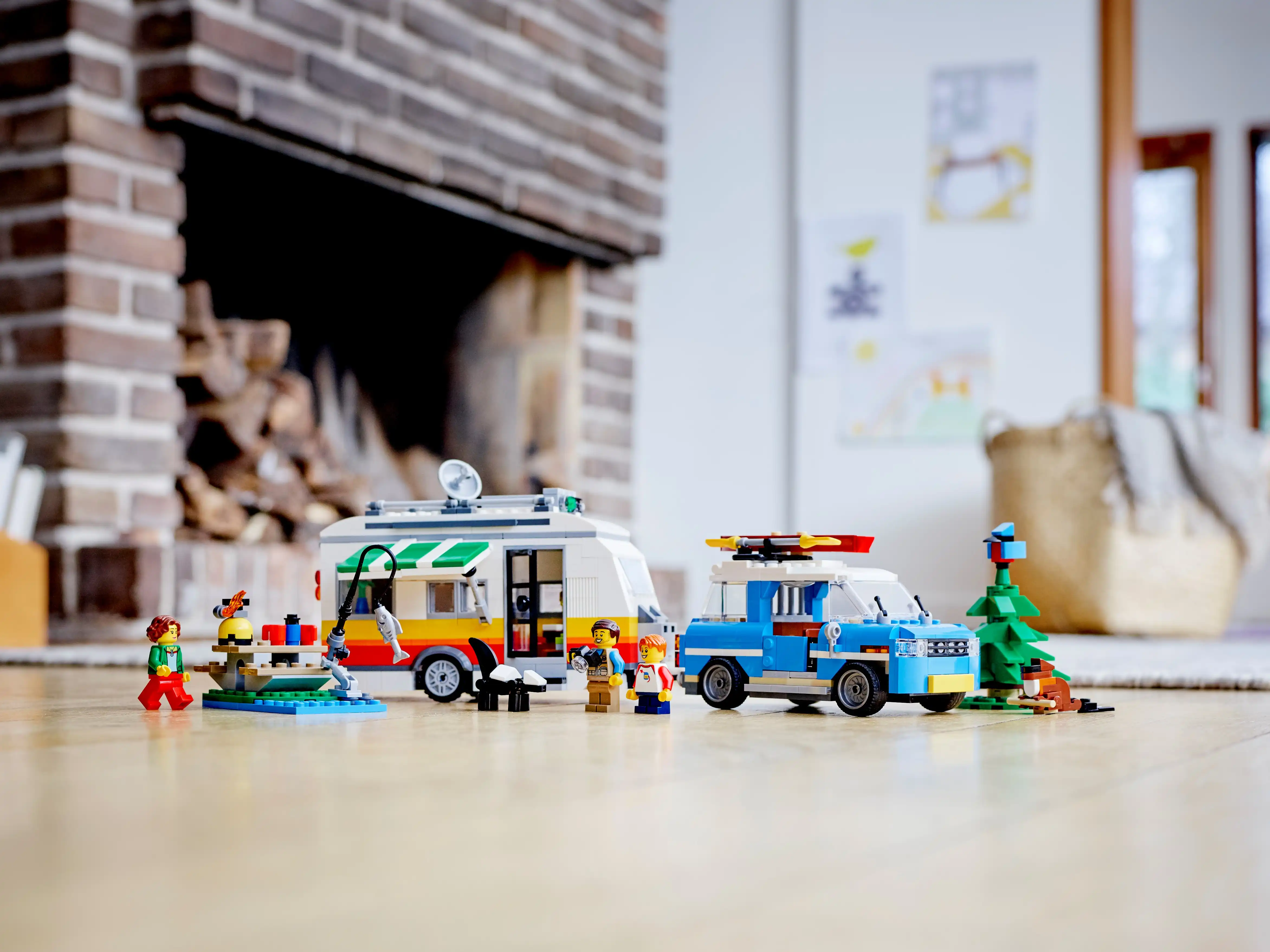Zdjecie zestawu LEGO 31108 Creator 3 w 1 Wakacyjny kemping z rodziną 1