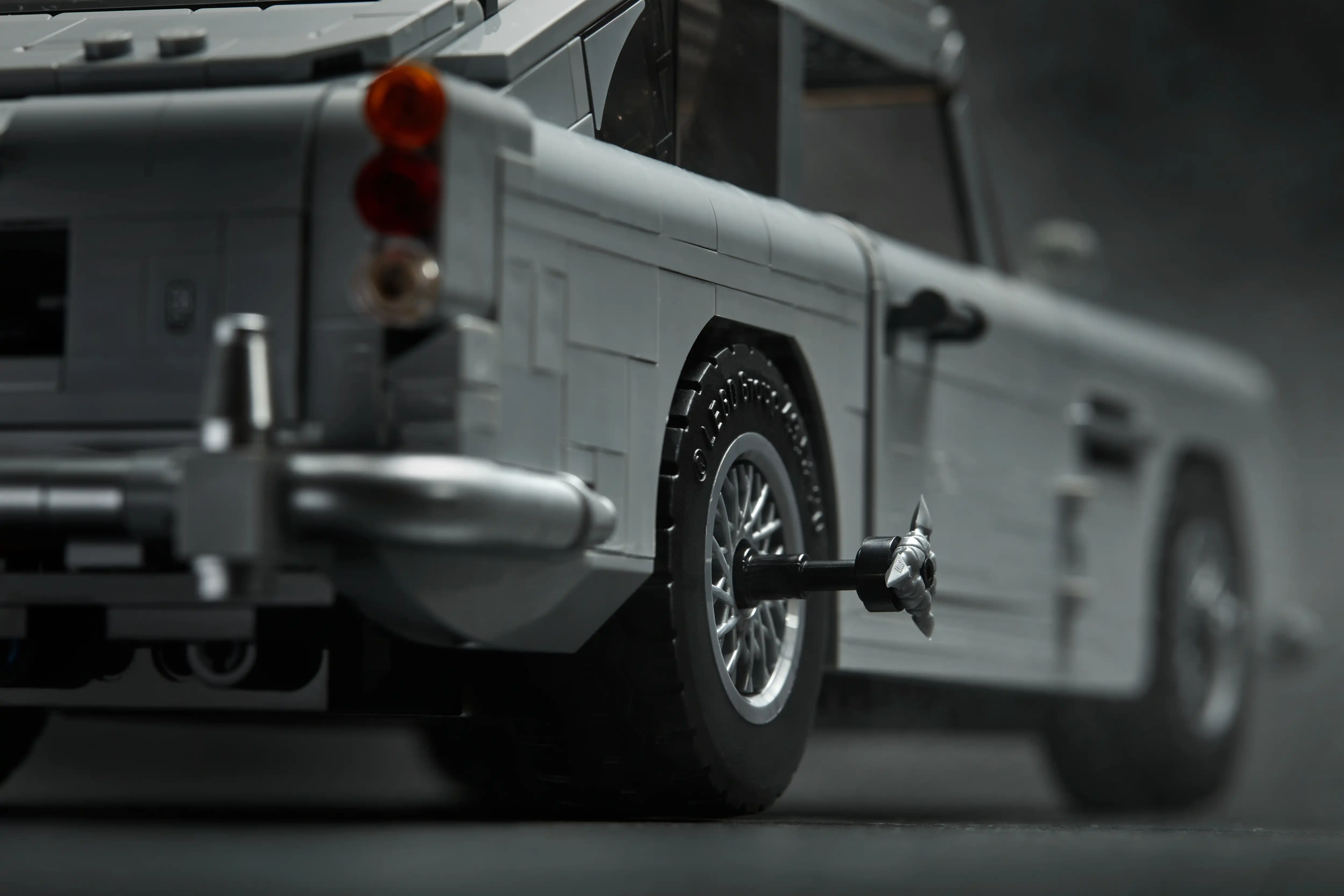 Zdjecie zestawu LEGO 10262 Creator Expert Aston Martin DB5 Jamesa Bonda™ 3