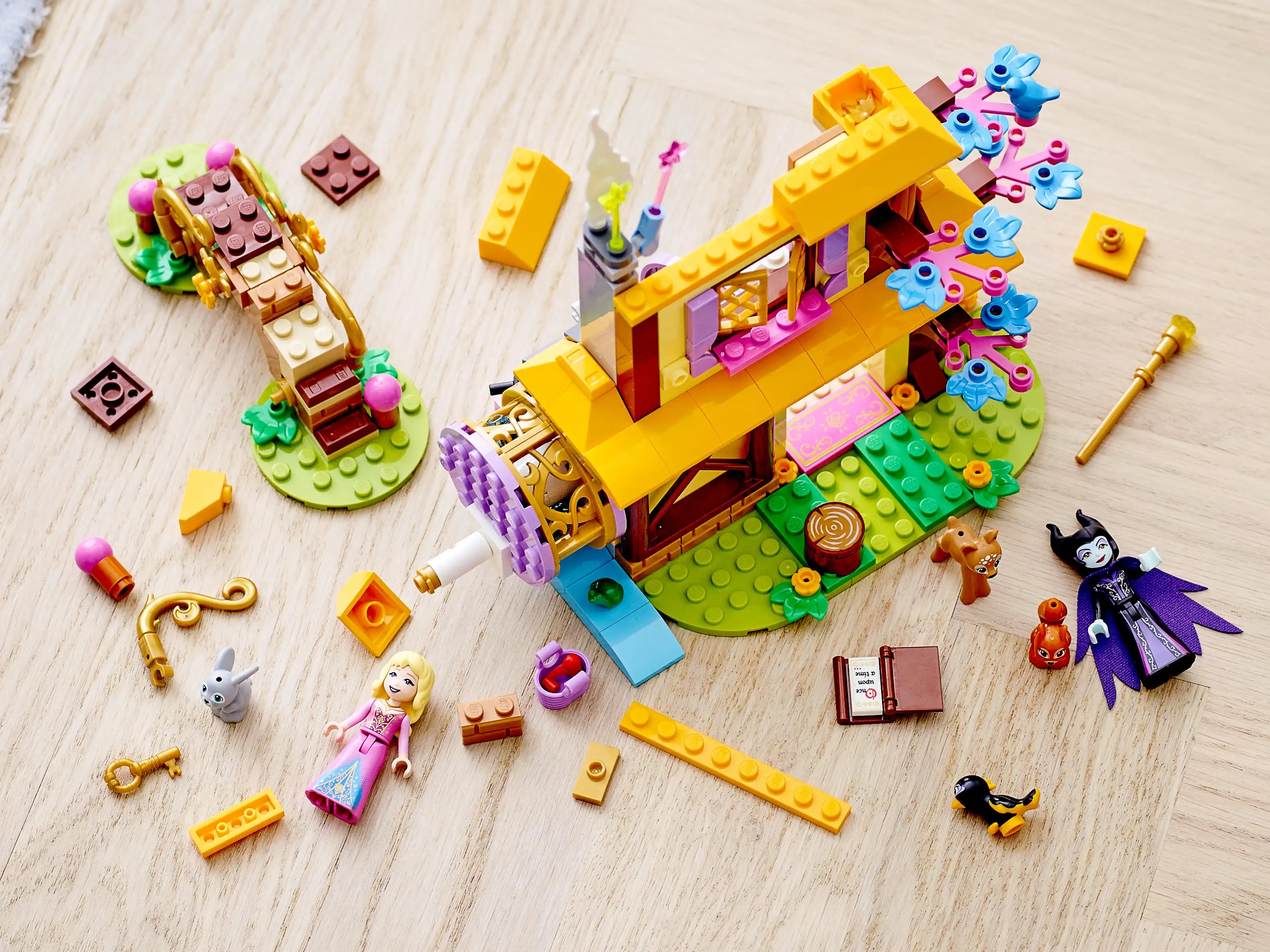 Zdjecie zestawu LEGO 43188 Disney Leśna chatka Aurory 1