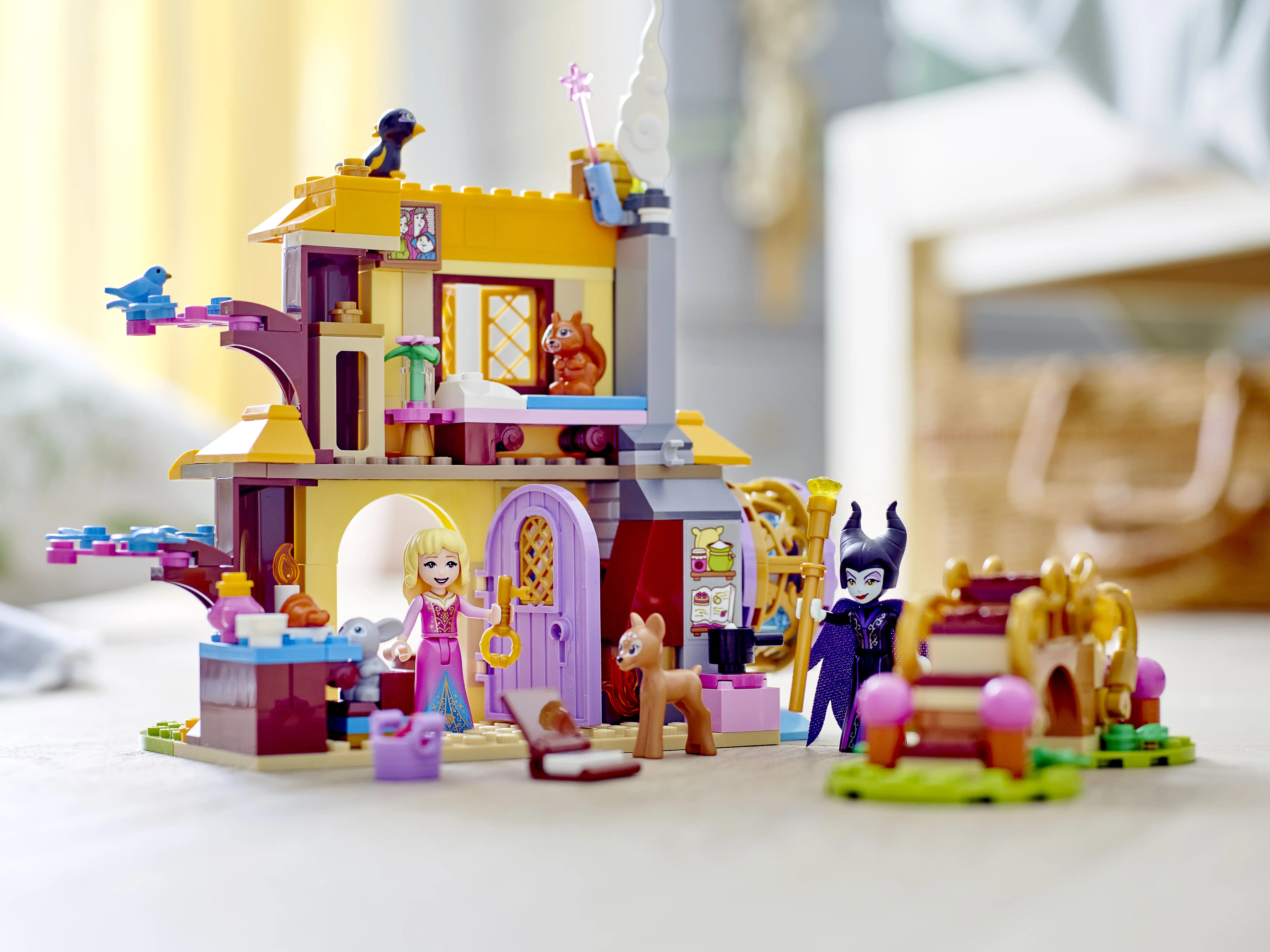Zdjecie zestawu LEGO 43188 Disney Leśna chatka Aurory 2