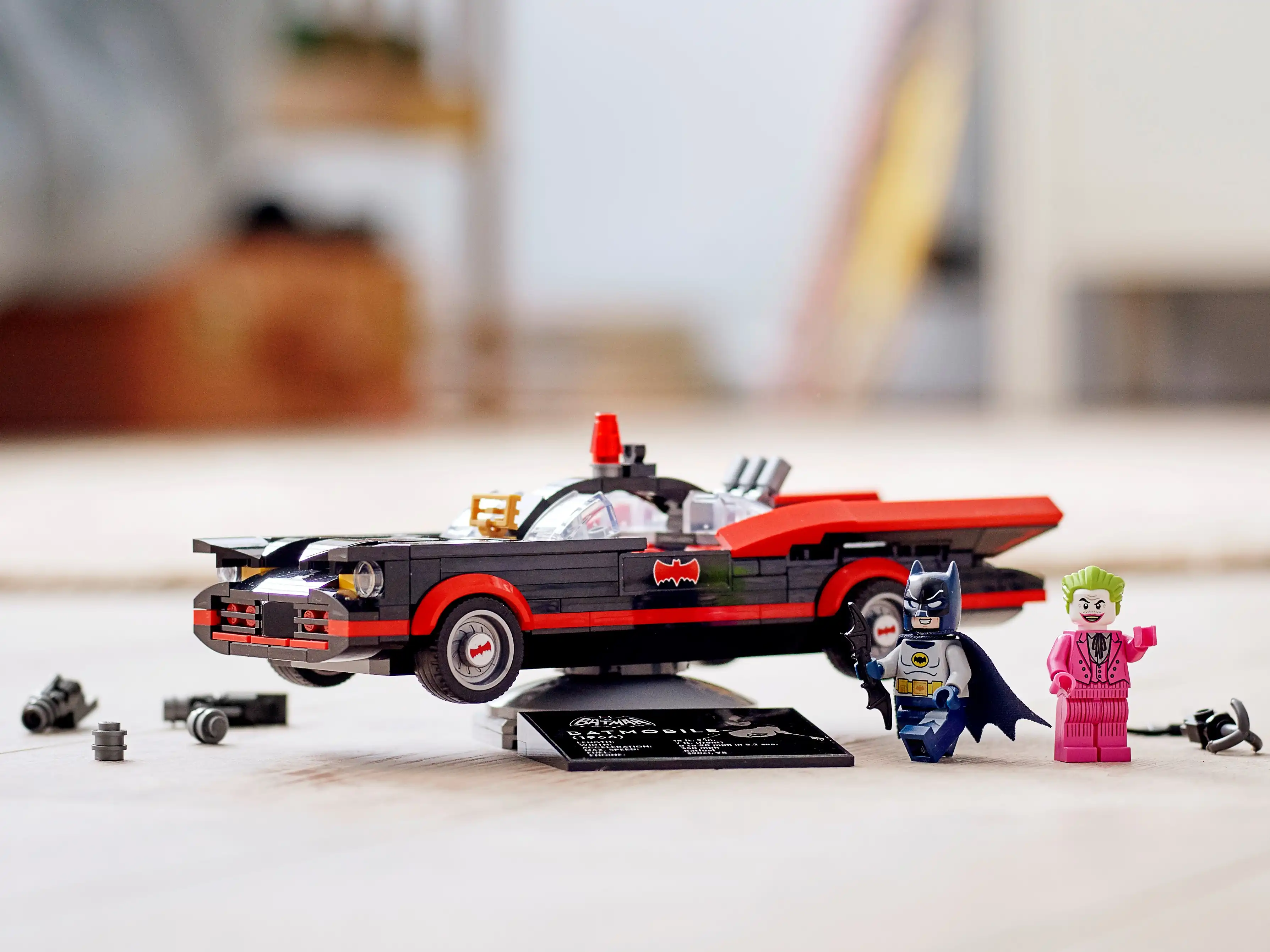 Zdjecie zestawu LEGO 76188 Batman Klasyczny serial telewizyjny Batman™ - Batmobil™ 2