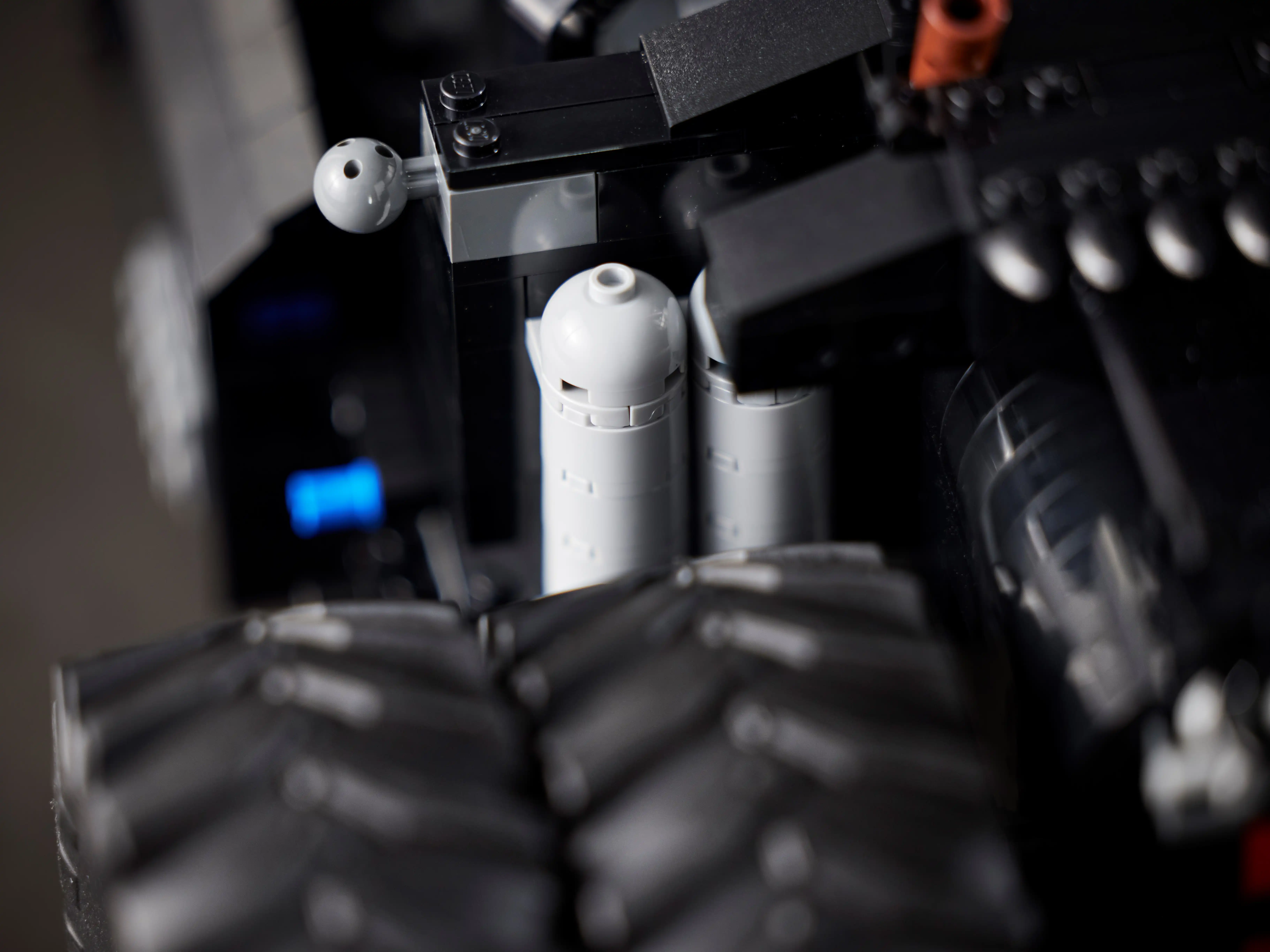 Zdjecie zestawu LEGO 76240 DC Super Heroes LEGO® DC Batman™ Batmobil™ Tumbler 4