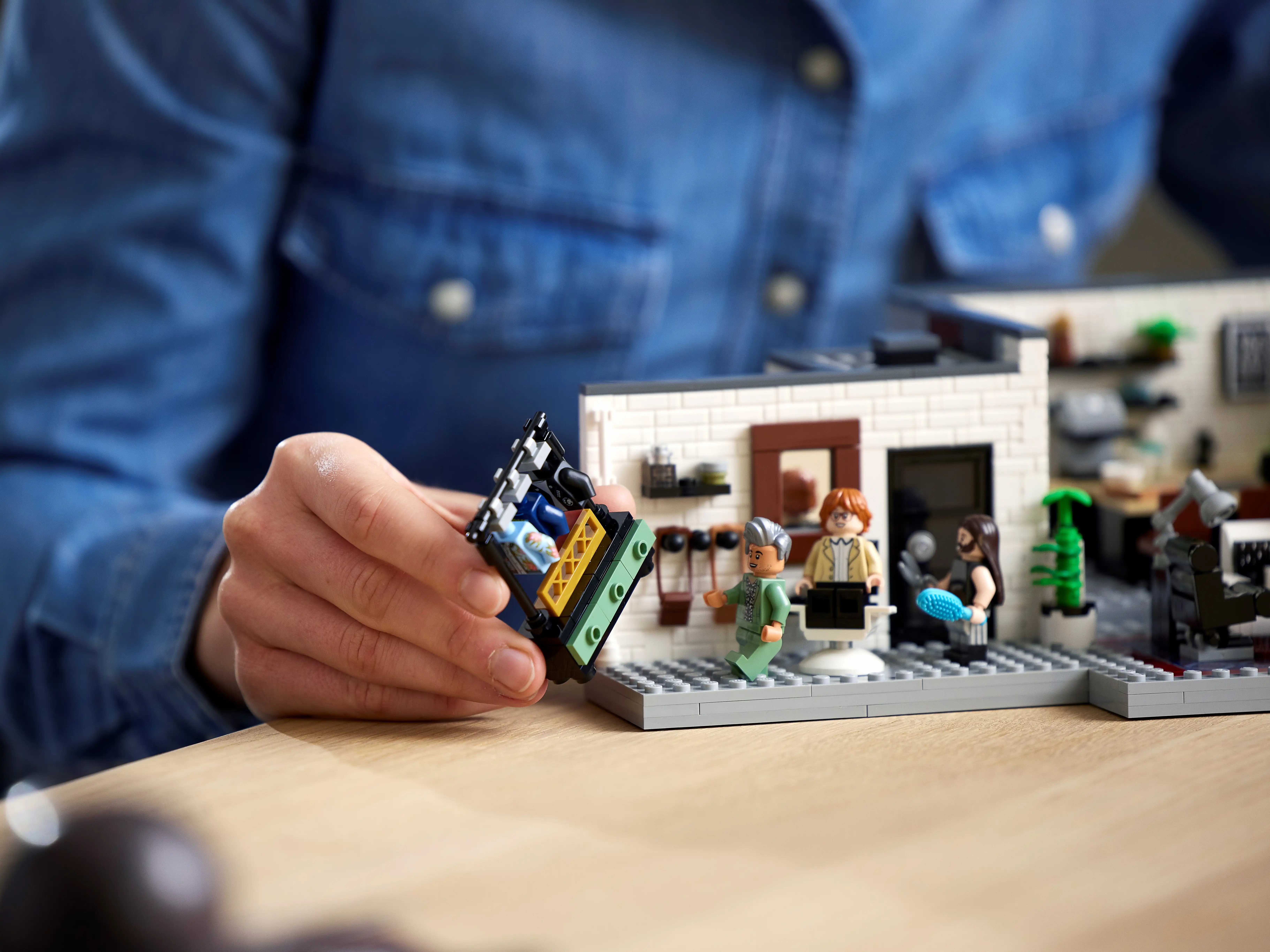 Zdjecie zestawu LEGO 10291 Creator Expert Queer Eye – Mieszkanie Fab Five 1