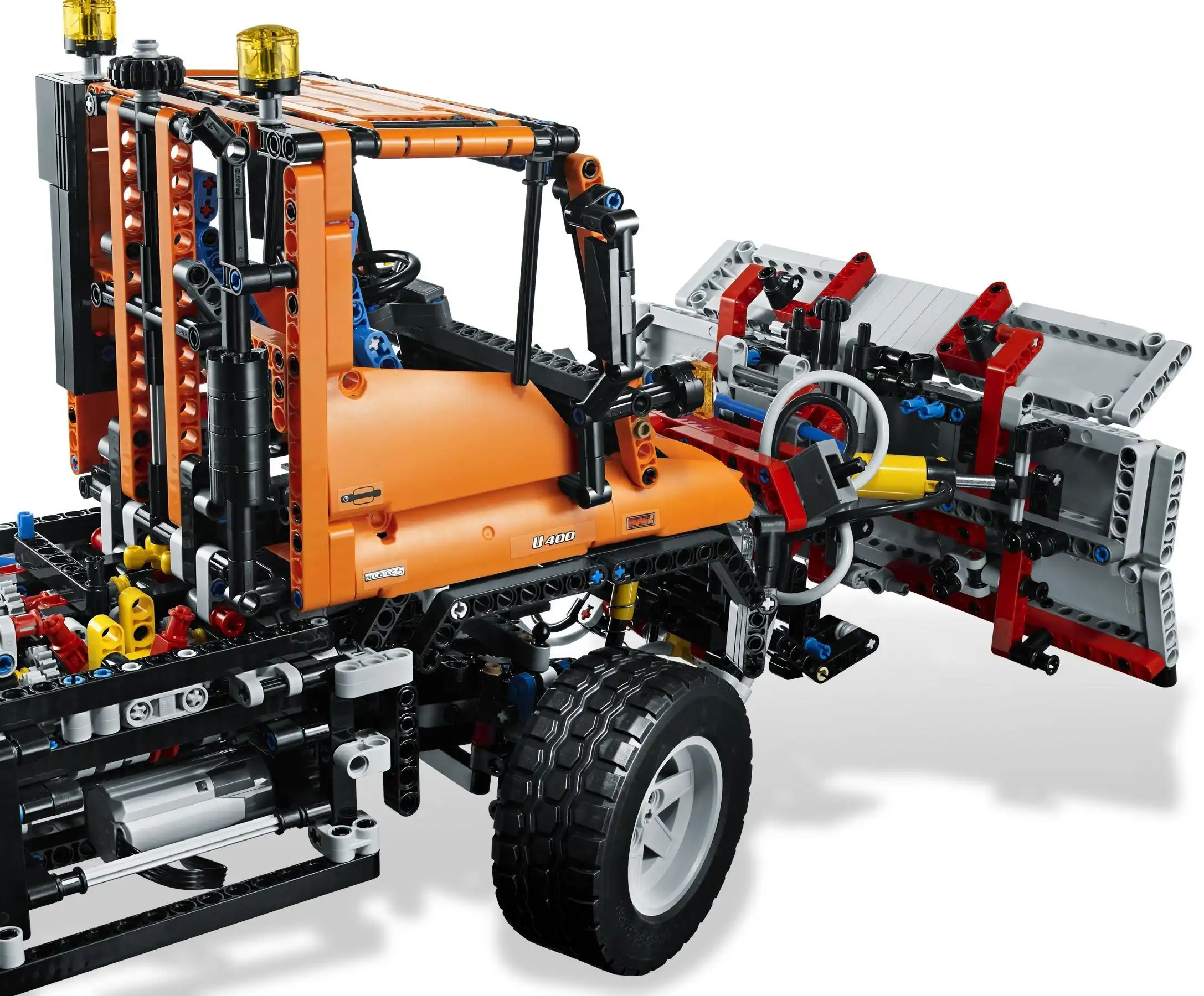 Zdjecie zestawu LEGO 8110 Technic Mercedes-Benz Unimog U 400 4