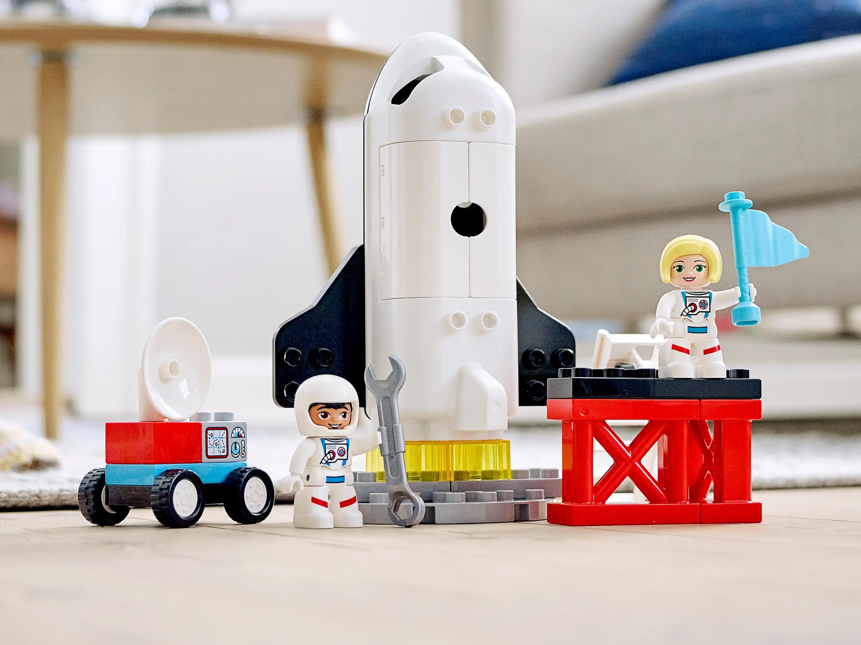 Zdjecie zestawu LEGO 10944 Duplo Lot promem kosmicznym 2