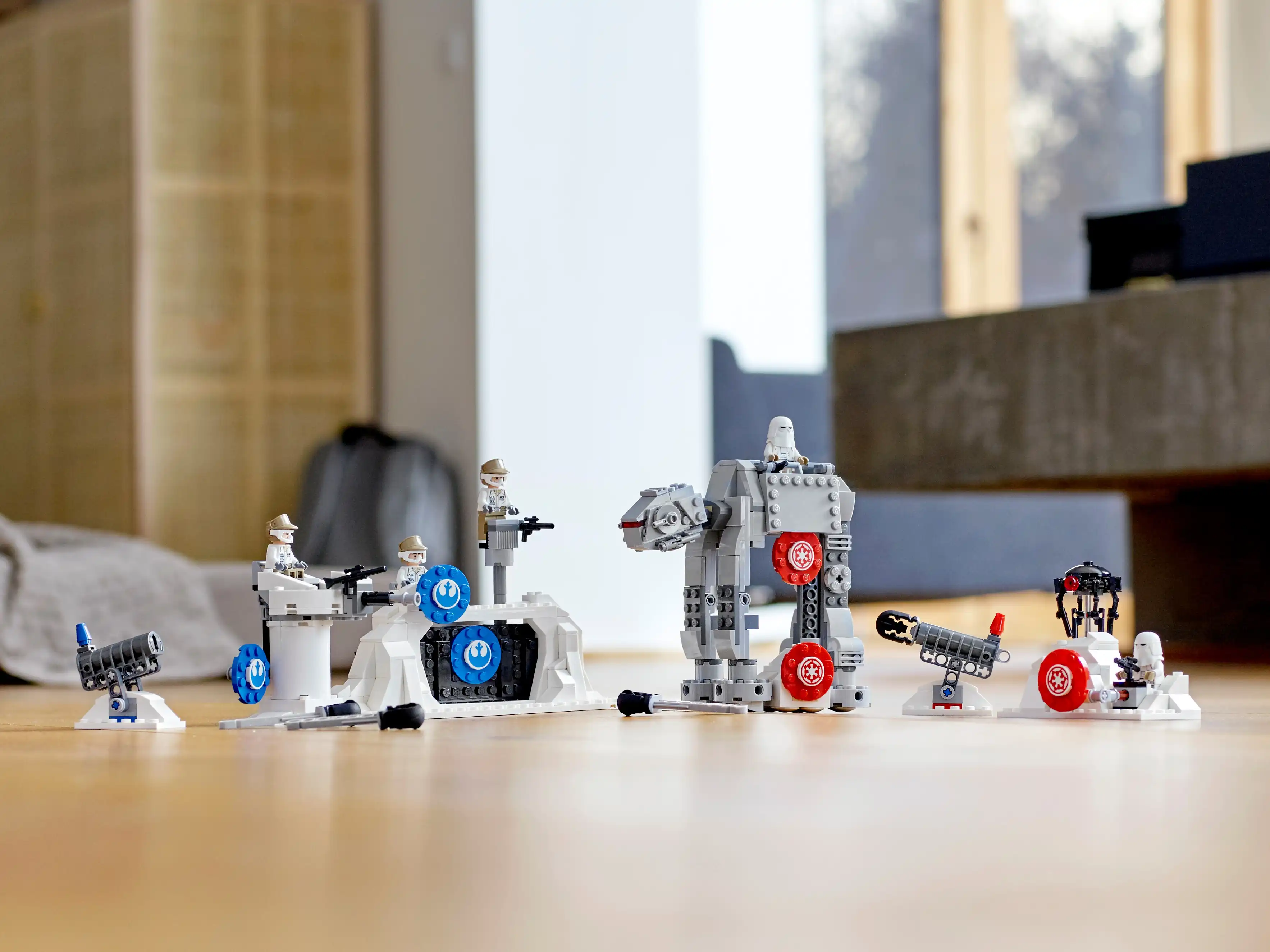 Zdjecie zestawu LEGO 75241 Star Wars Obrona Bazy Echo™ 4