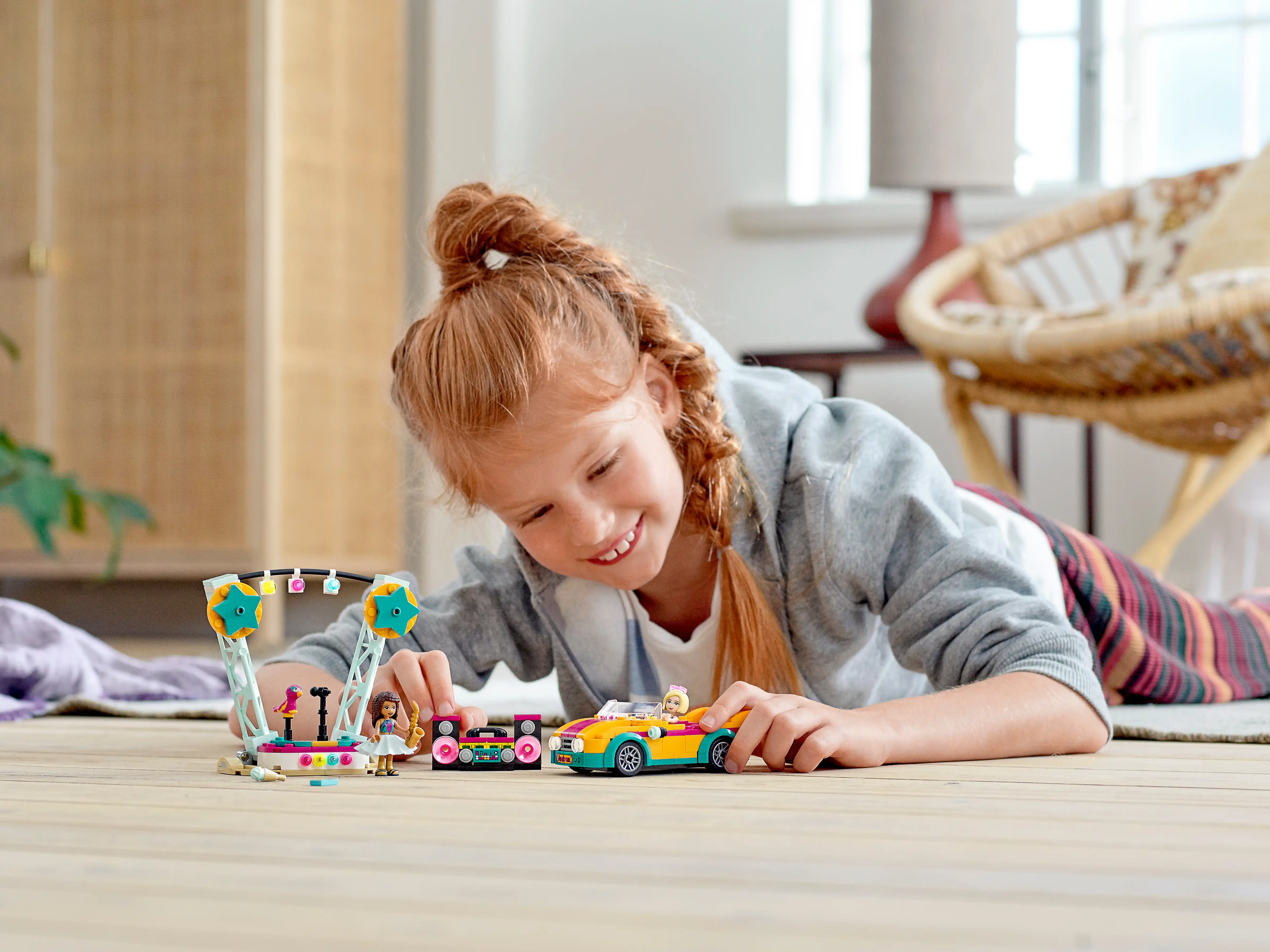 Zdjecie zestawu LEGO 41390 Friends Samochód i scena Andrei 1