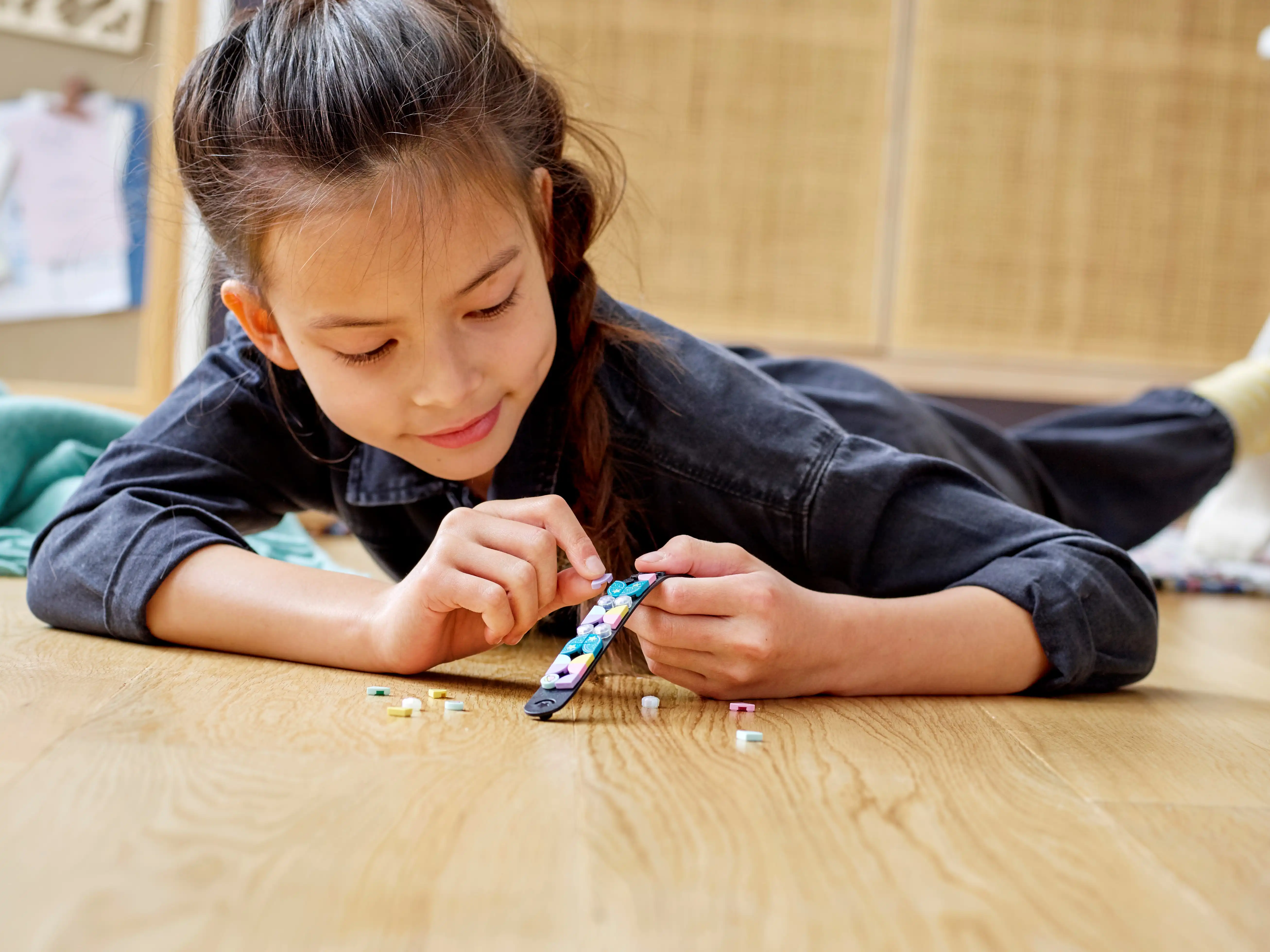 Zdjecie zestawu LEGO 41903 DOTS Bransoletka z cudami kosmosu 4