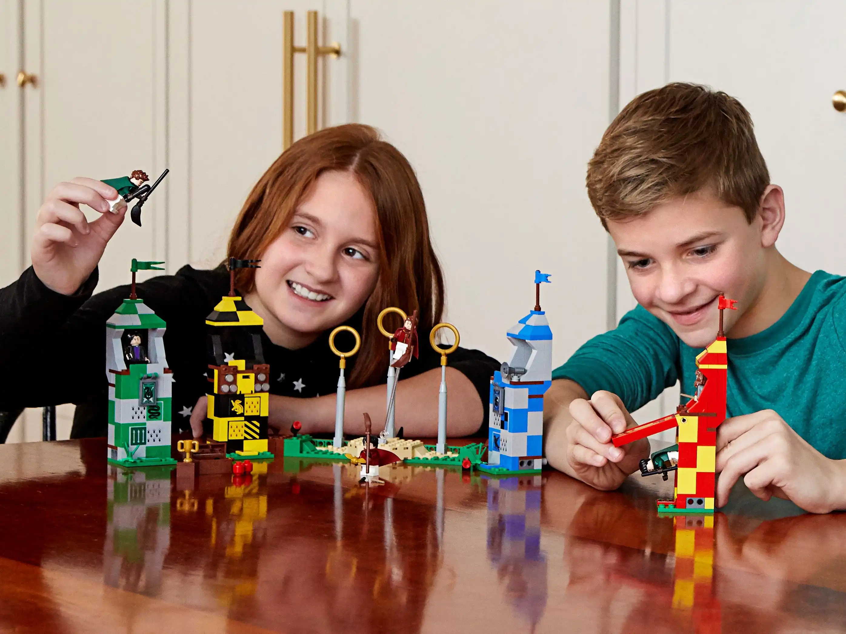 Zdjecie zestawu LEGO 75956 Harry Potter Mecz quidditcha™ 1