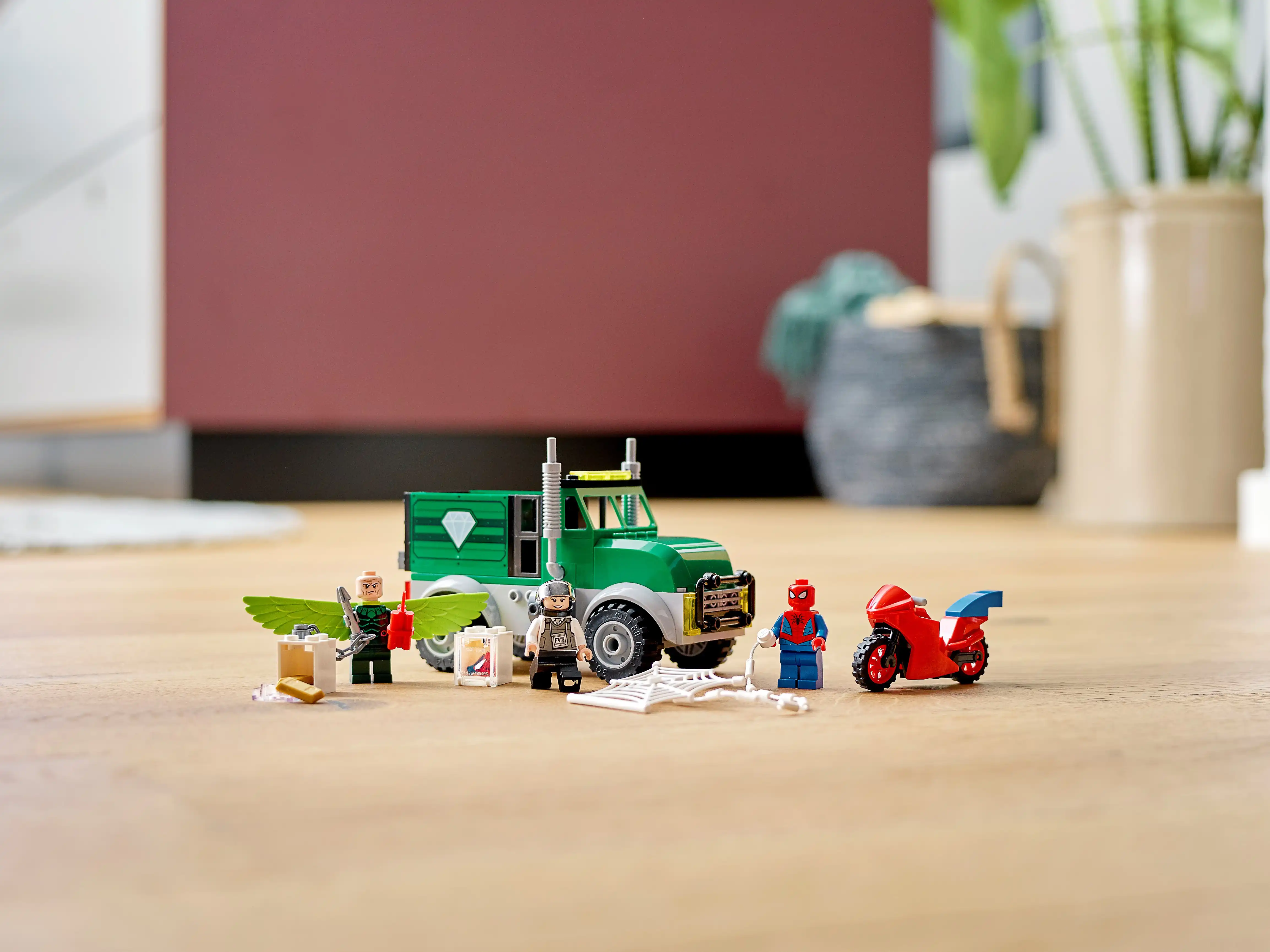 Zdjecie zestawu LEGO 76147 Marvel Napad Sępa na furgonetkę 1