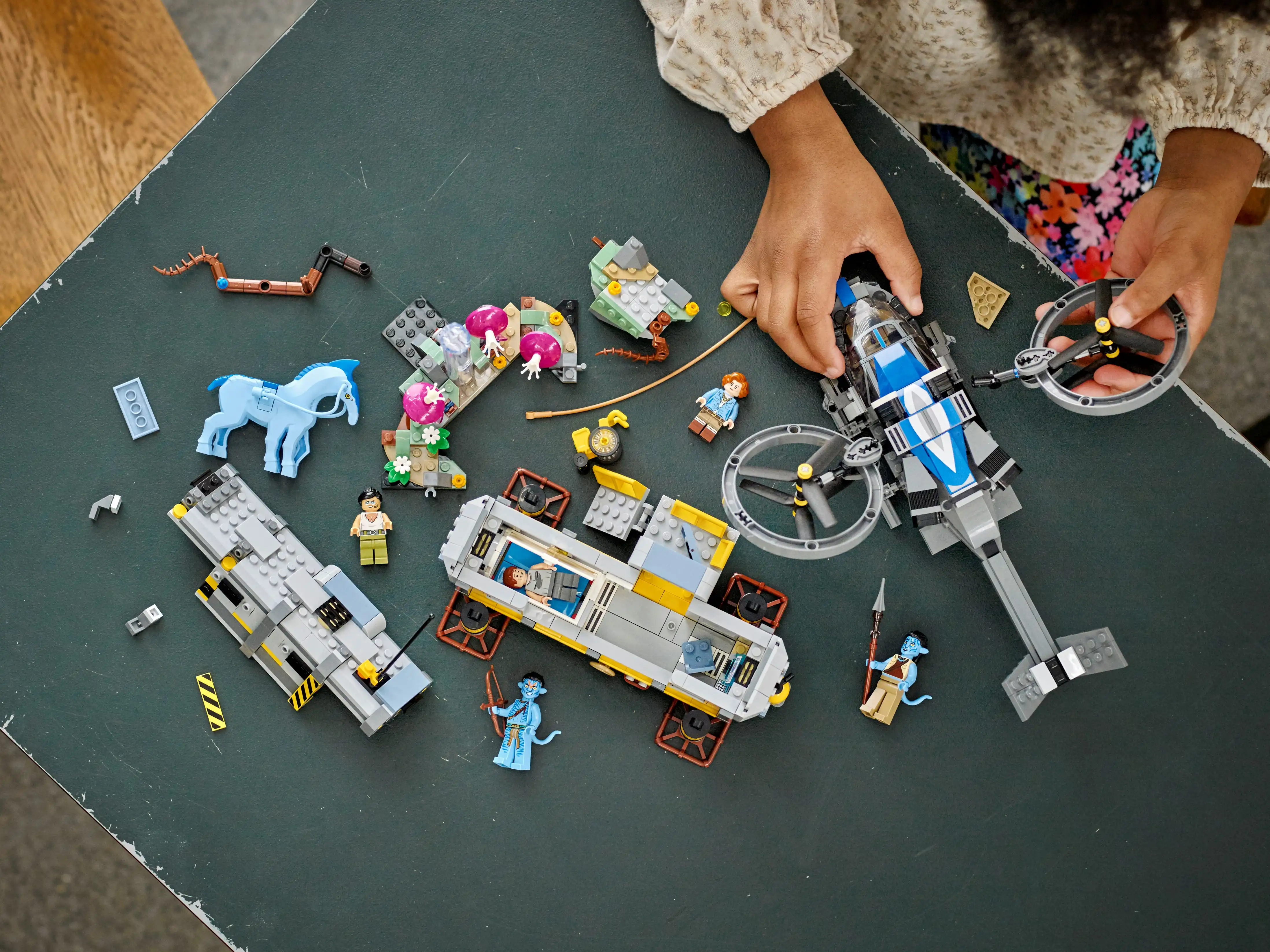 Zdjecie zestawu LEGO 75573 Avatar Latające góry: stanowisko 26 i Samson ZPZ 1