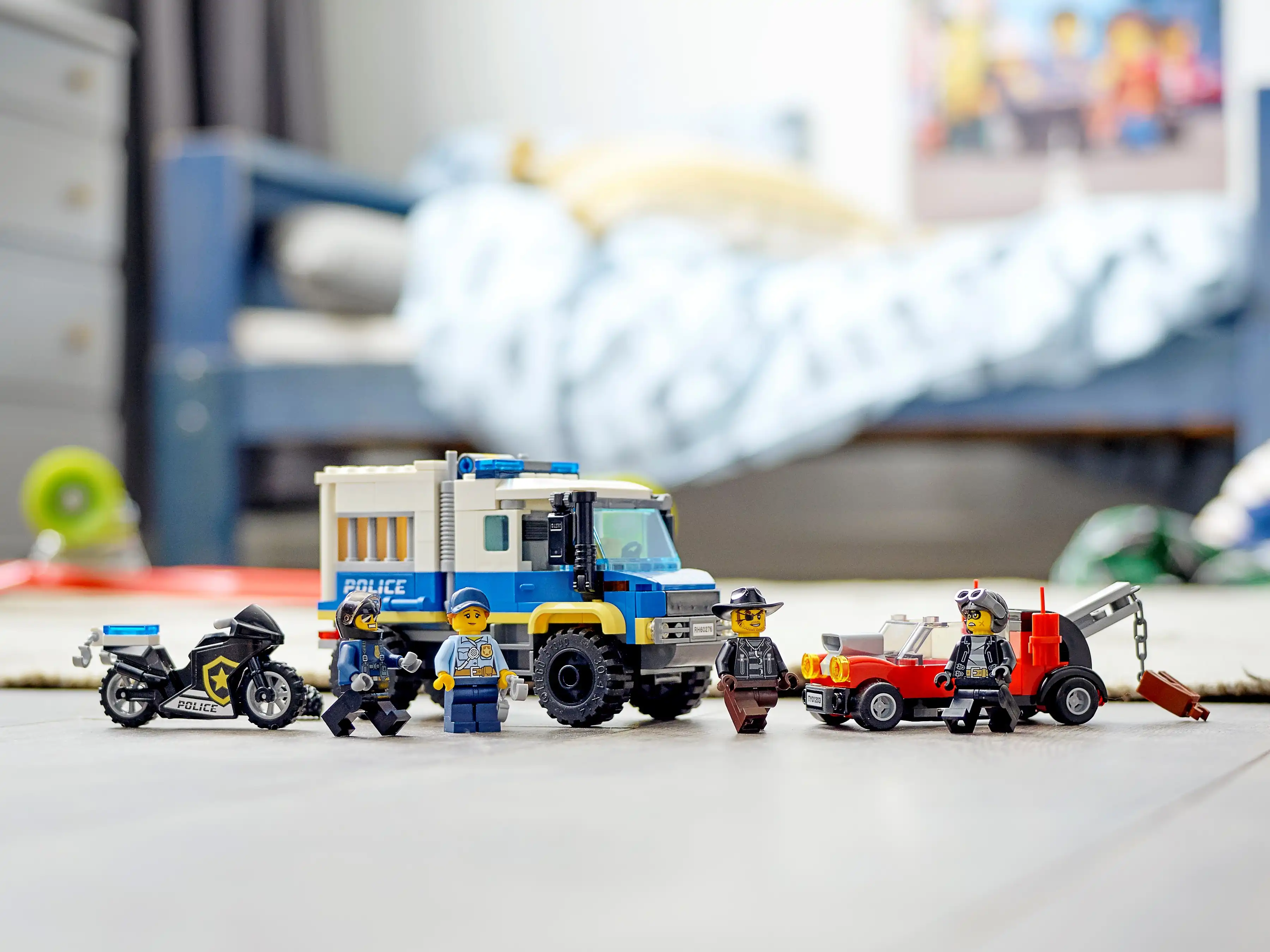 Zdjecie zestawu LEGO 60276 City Policyjny konwój więzienny 1
