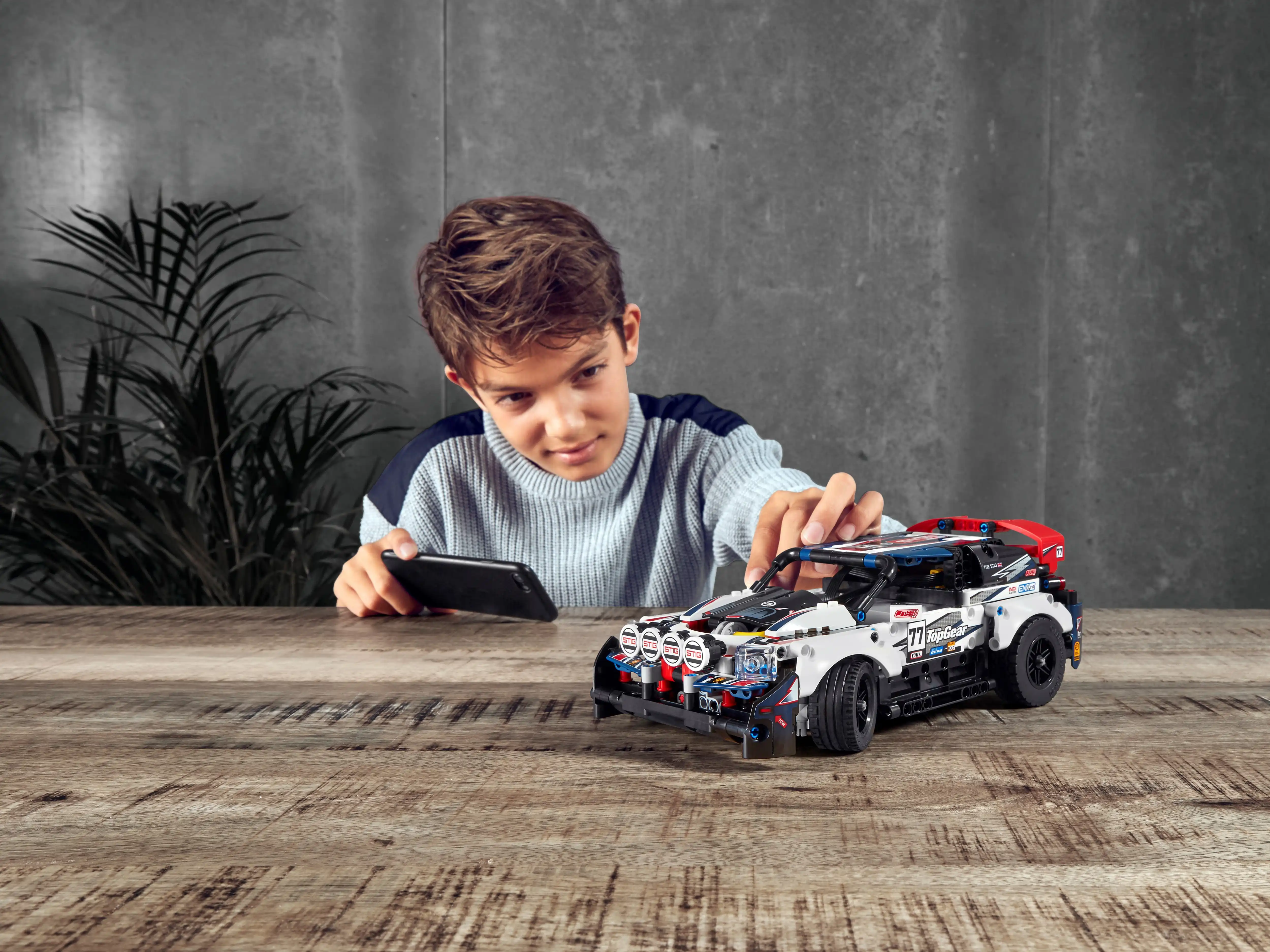 Zdjecie zestawu LEGO 42109 Technic Auto wyścigowe Top Gear sterowane przez aplikację 2
