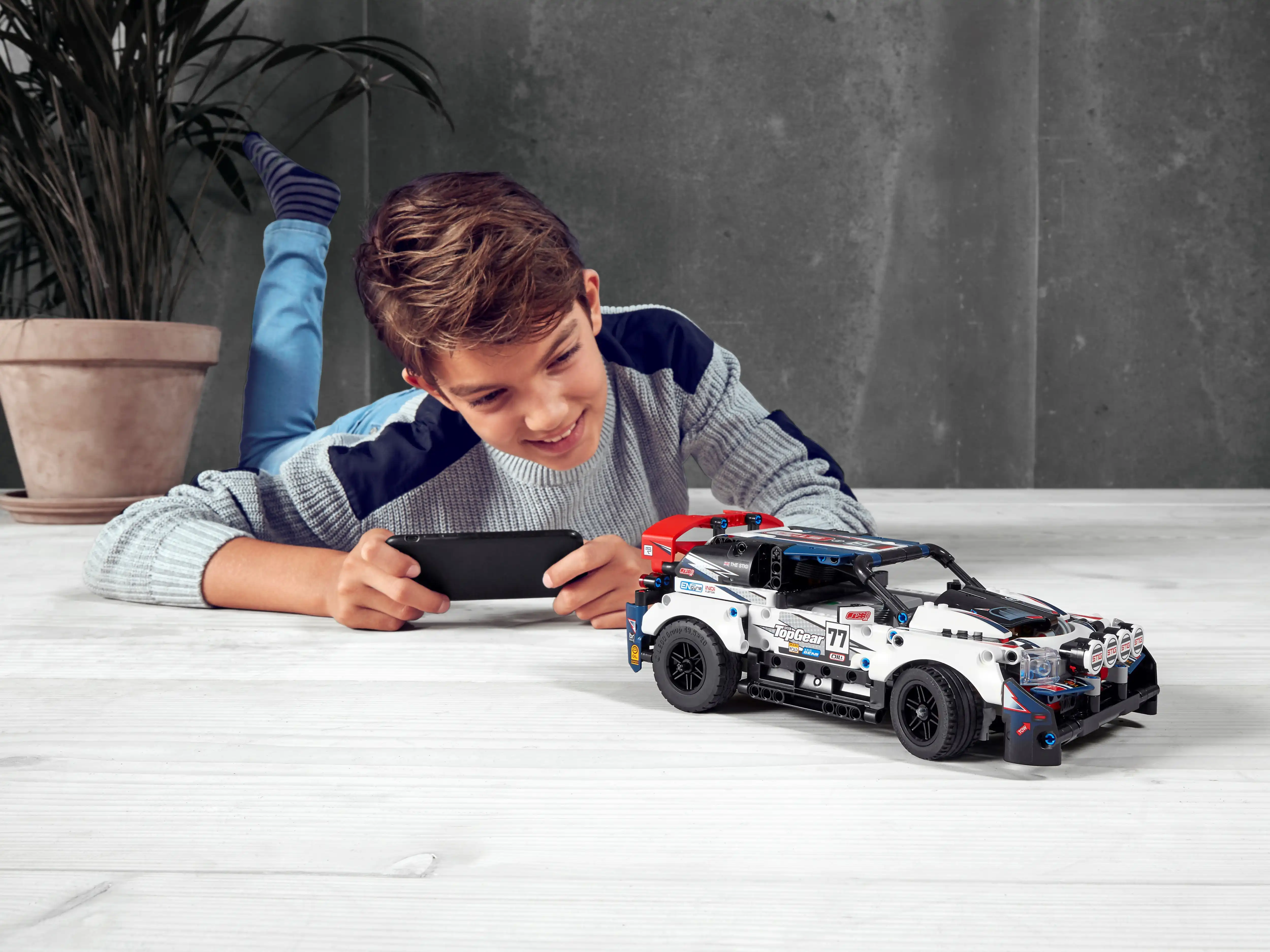 Zdjecie zestawu LEGO 42109 Technic Auto wyścigowe Top Gear sterowane przez aplikację 3
