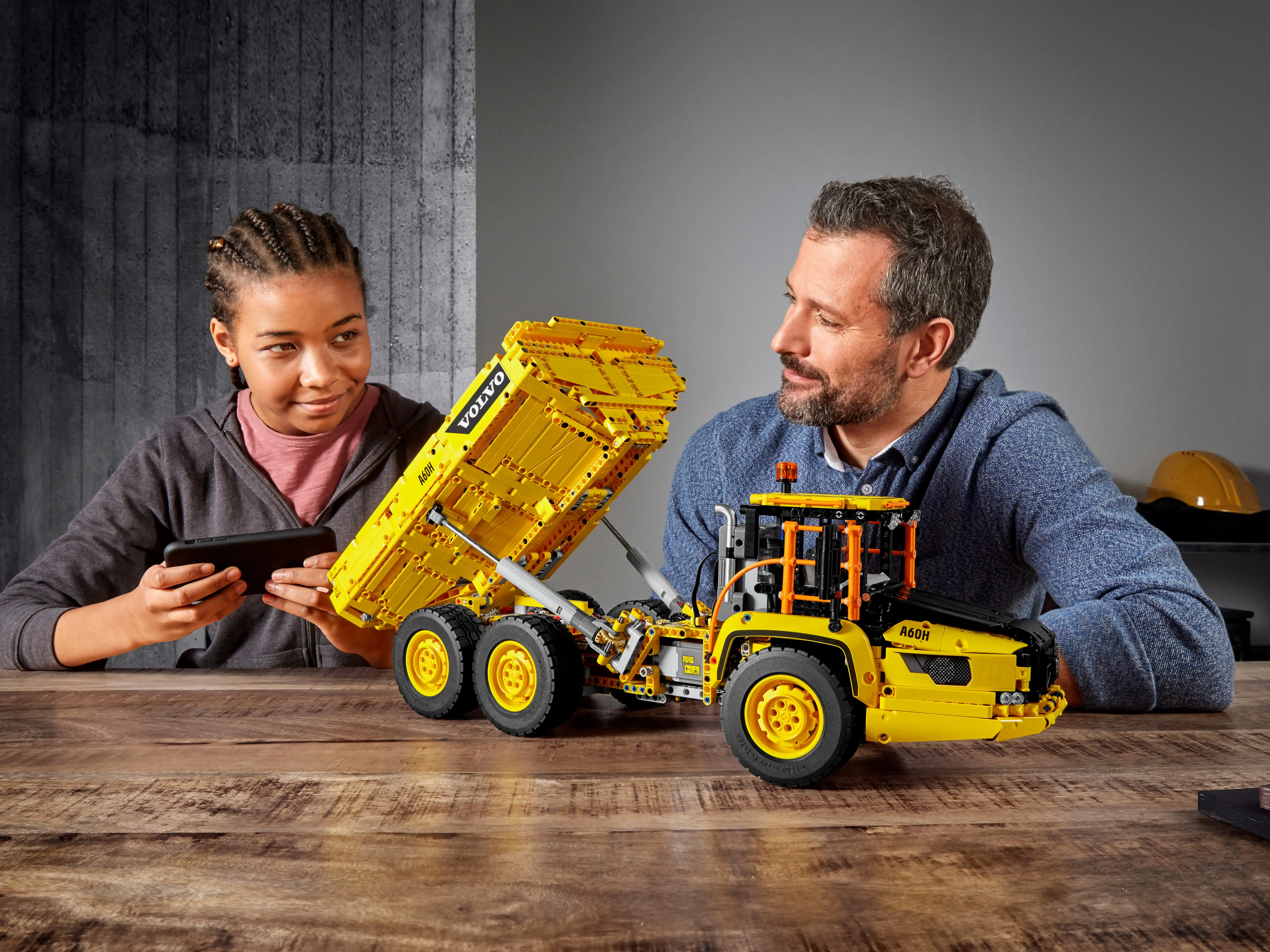 Zdjecie zestawu LEGO 42114 Technic Wozidło przegubowe Volvo 6x6 4