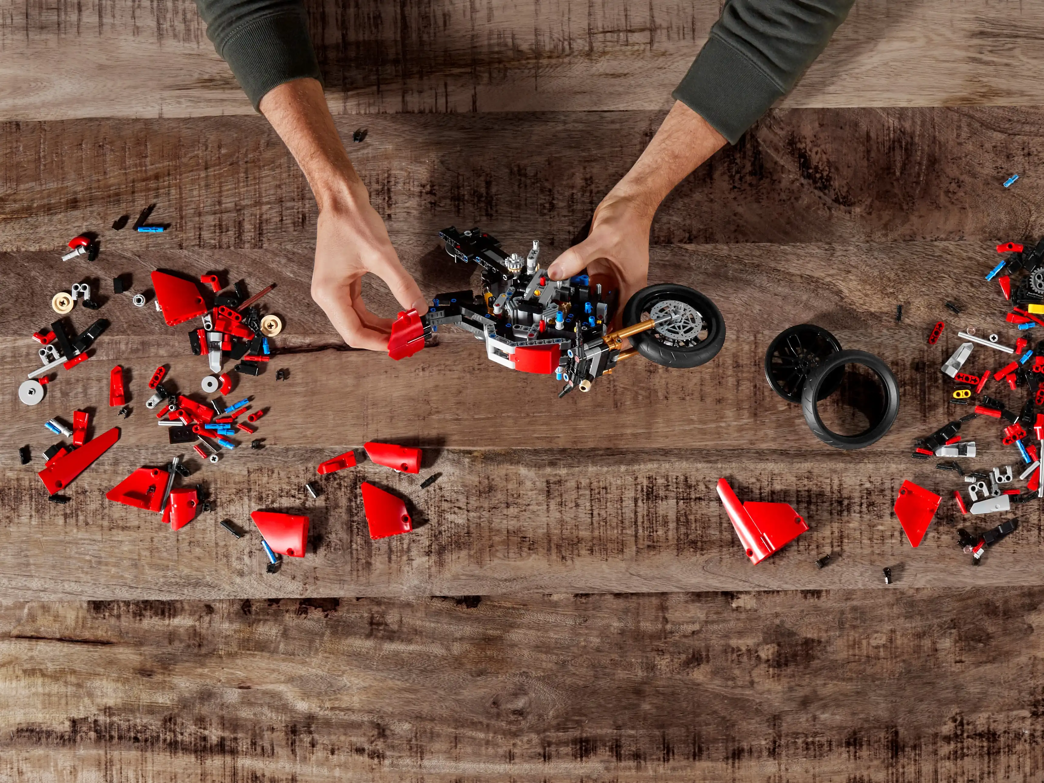 Zdjecie zestawu LEGO 42107 Technic Ducati Panigale V4 R 2