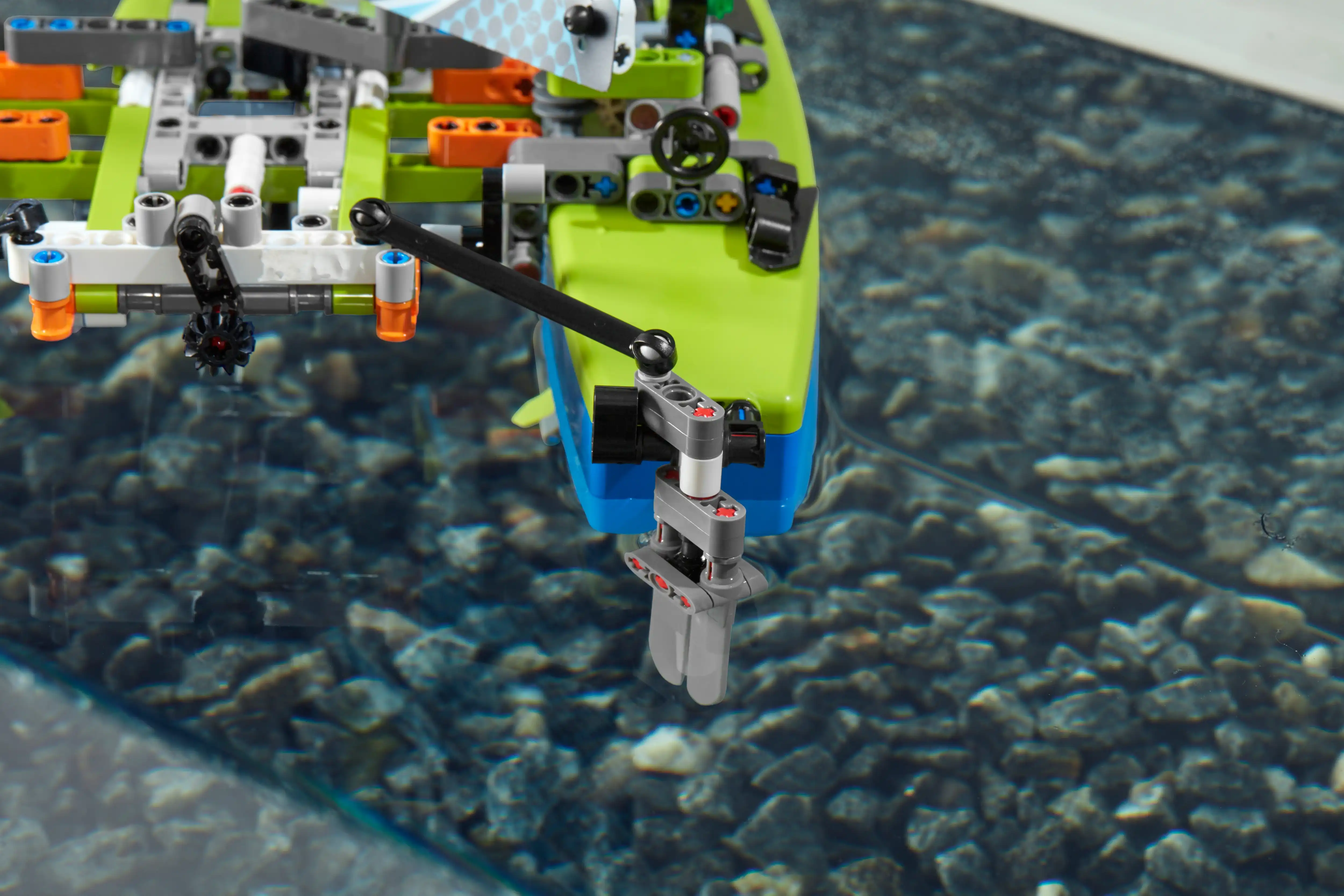Zdjecie zestawu LEGO 42105 Technic Katamaran 1
