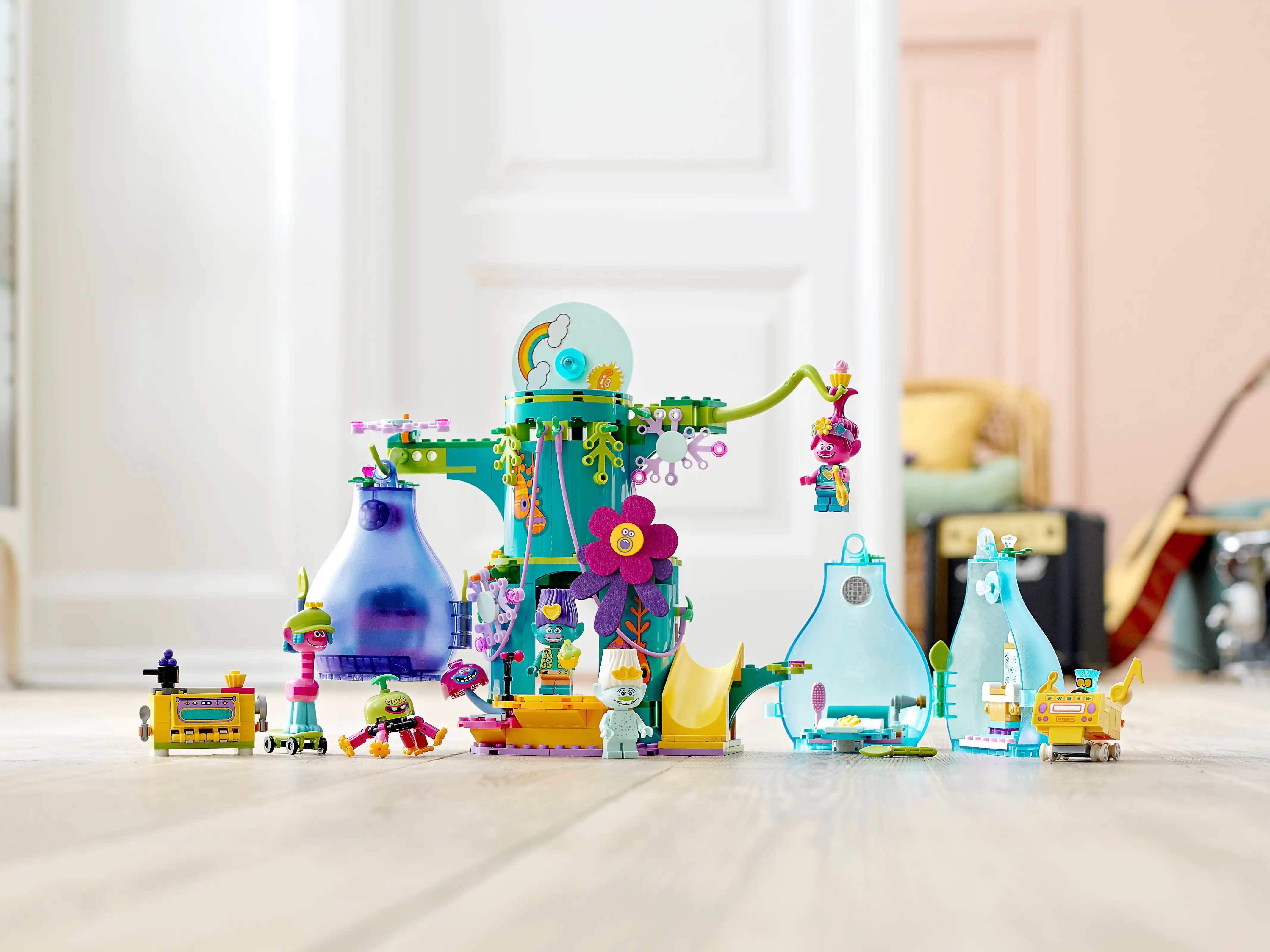 Zdjecie zestawu LEGO 41255 Trolls World Tour Przyjęcie w popowej wiosce 2