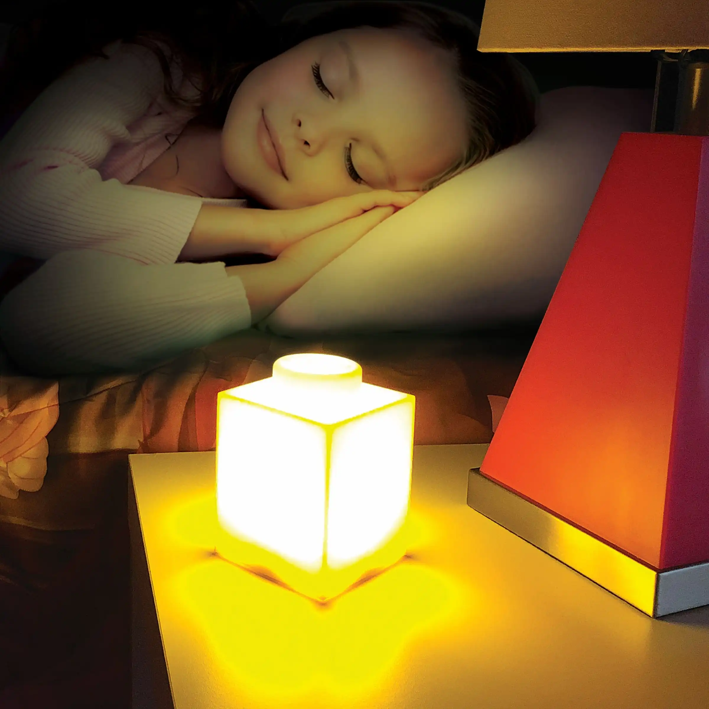 Zdjecie zestawu LEGO 5007234  Lampka nocna w kształcie klocka 1 × 1 - żółta 2