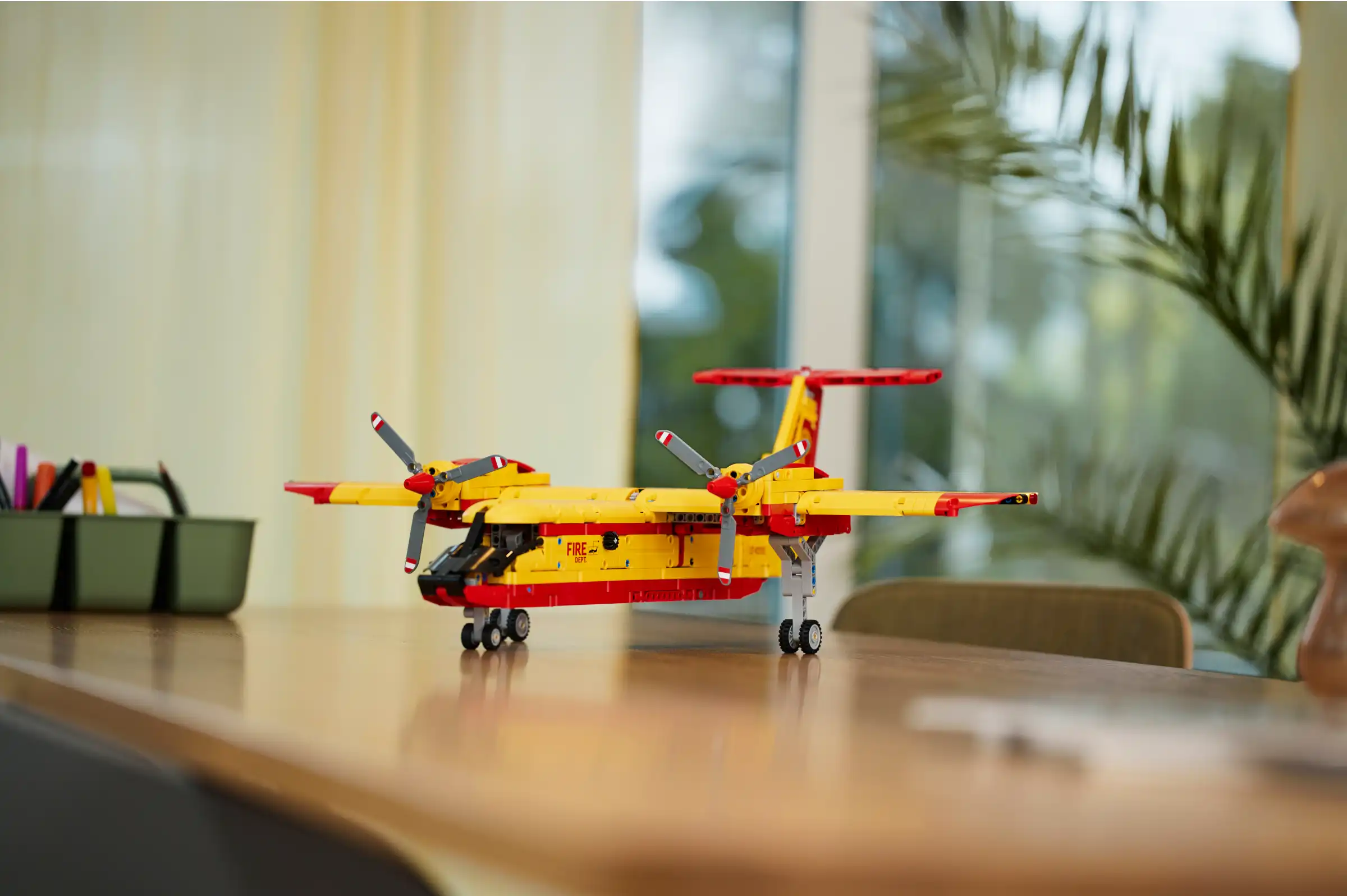 Zdjecie zestawu LEGO 42152 Technic Samolot gaśniczy 2