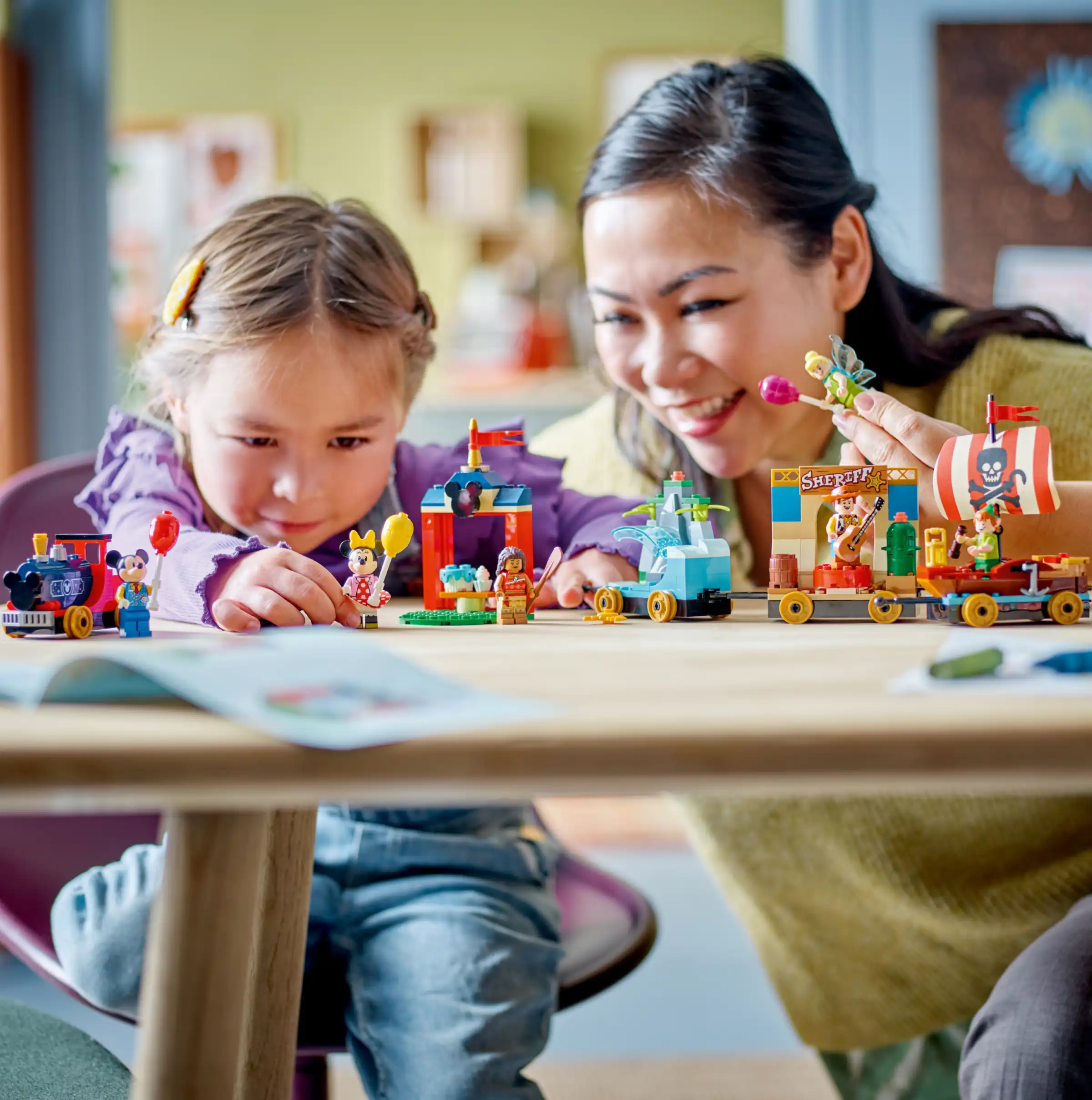 Zdjecie zestawu LEGO 43212 Disney Disney - pociąg pełen zabawy 2