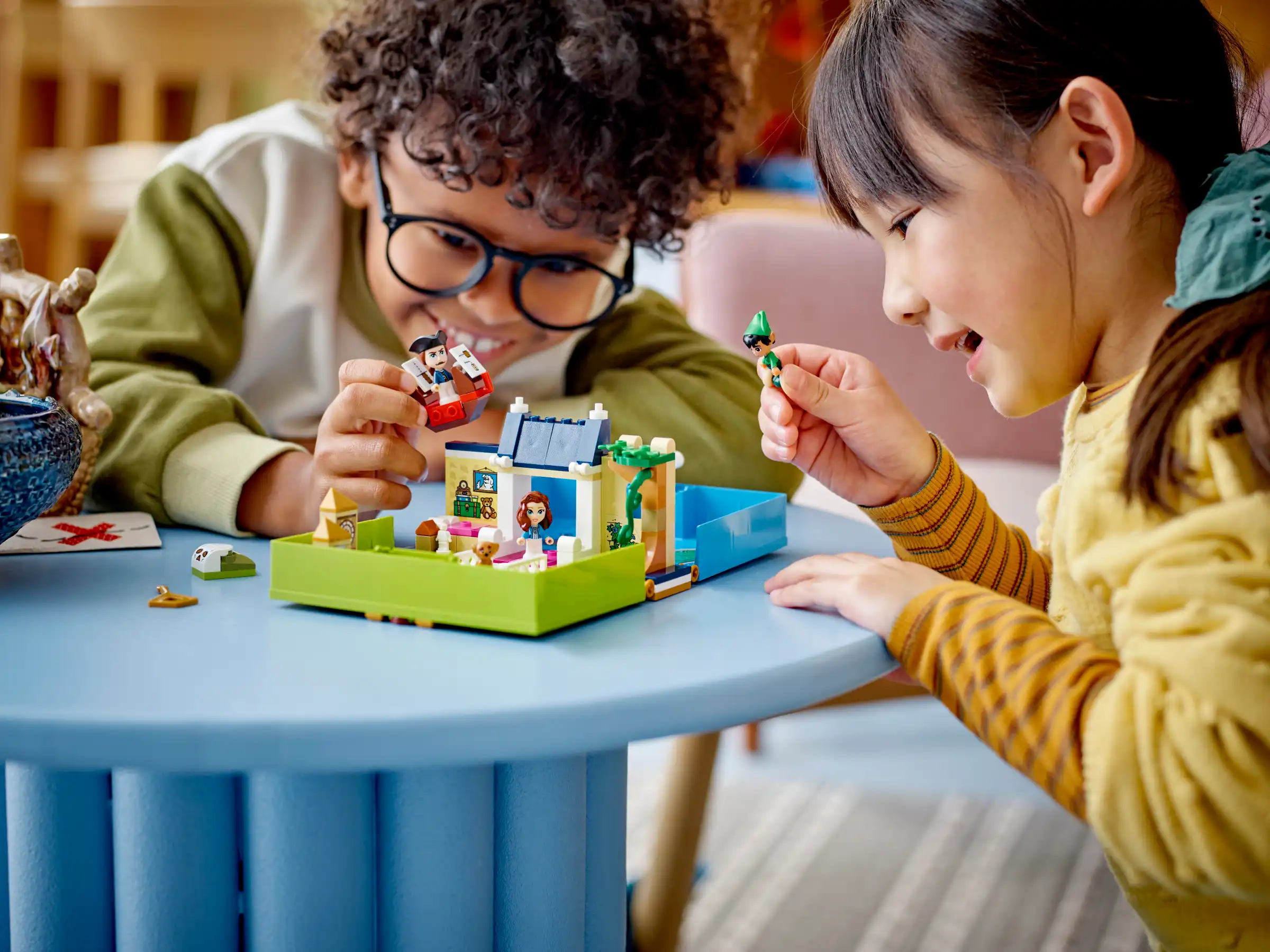 Zdjecie zestawu LEGO 43220 Disney Książka z przygodami Piotrusia Pana i Wendy 1