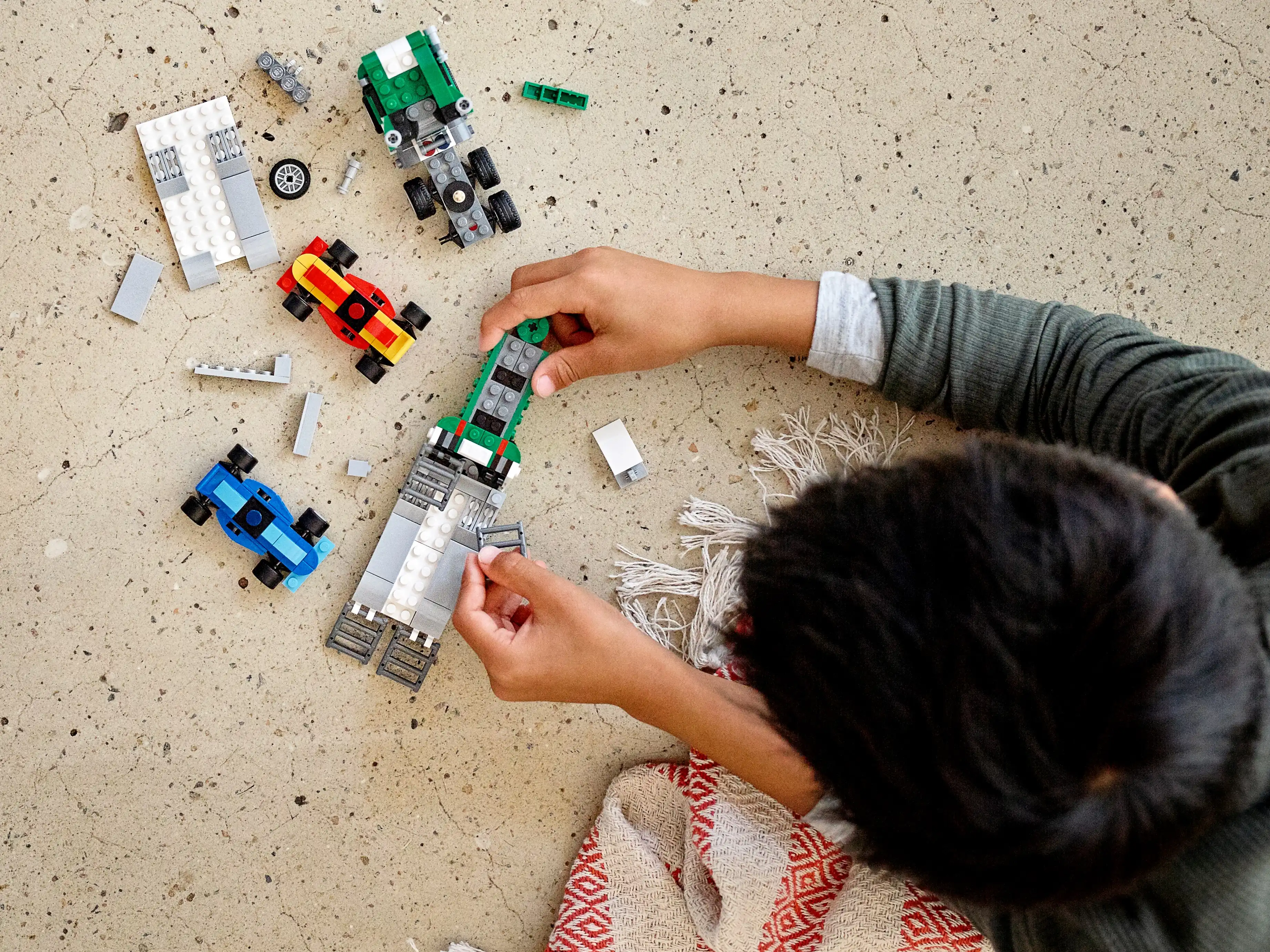Zdjecie zestawu LEGO 31113 Creator 3 w 1 Laweta z wyścigówkami 4