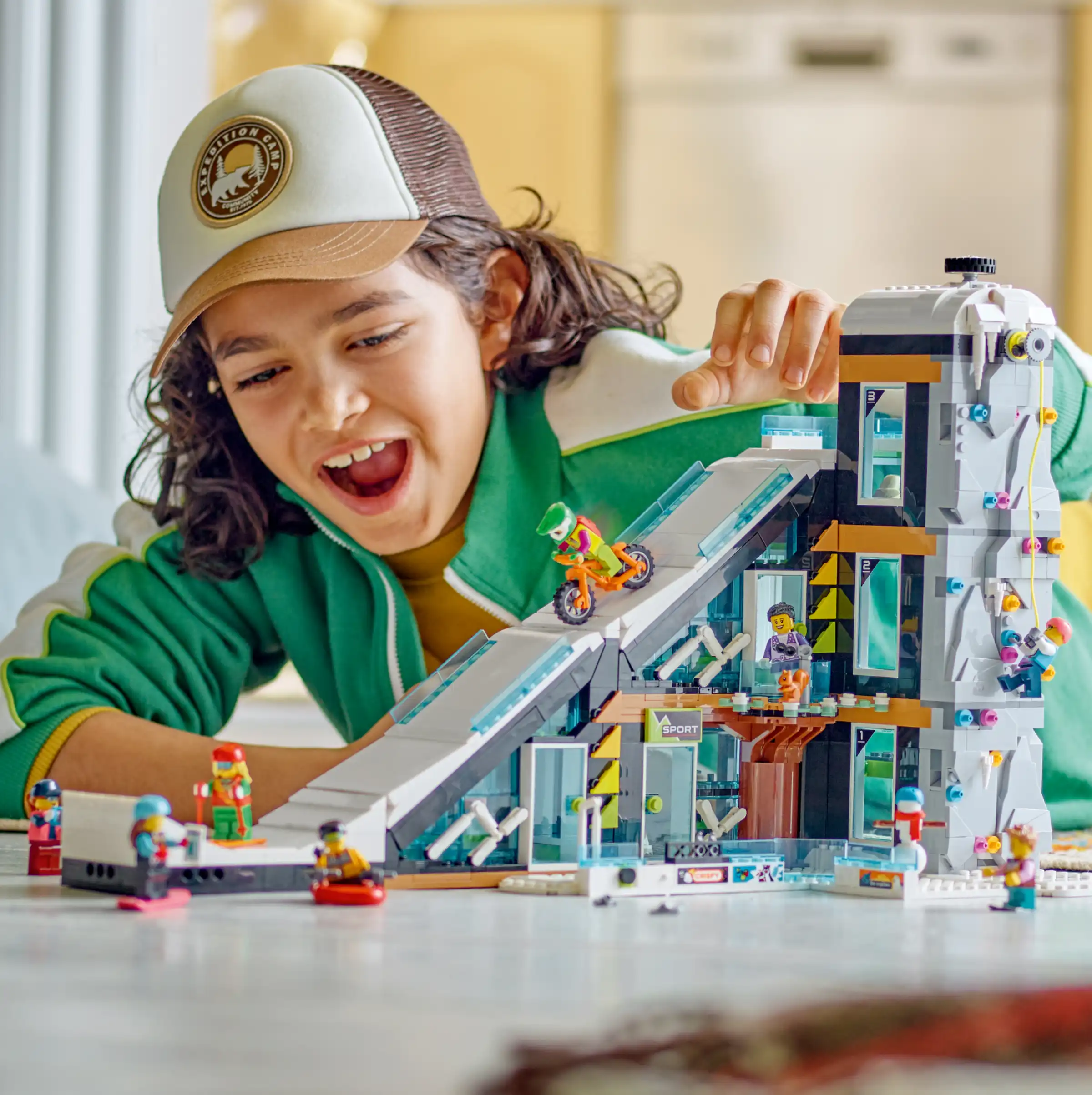 Zdjecie zestawu LEGO 60366 City Centrum narciarskie i wspinaczkowe 2