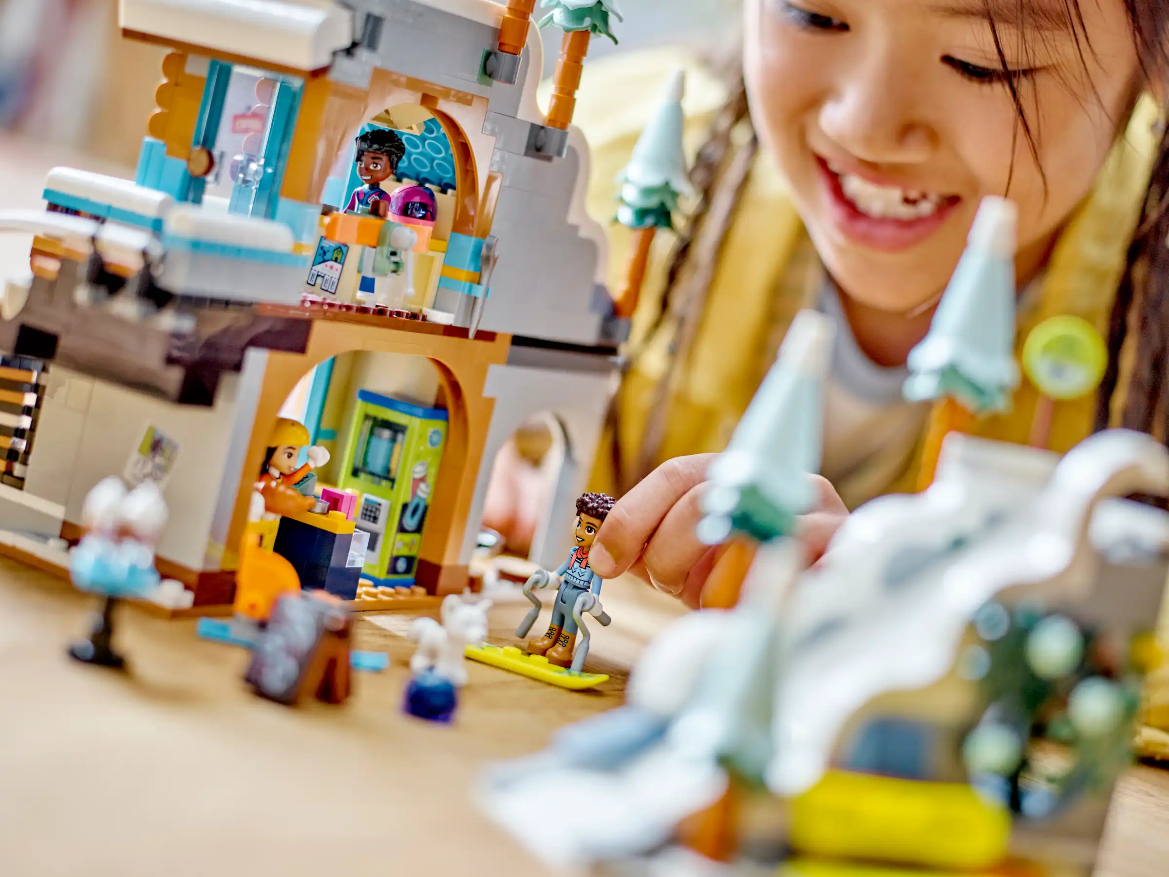 Zdjecie zestawu LEGO 41756 Friends Stok narciarski i kawiarnia 2