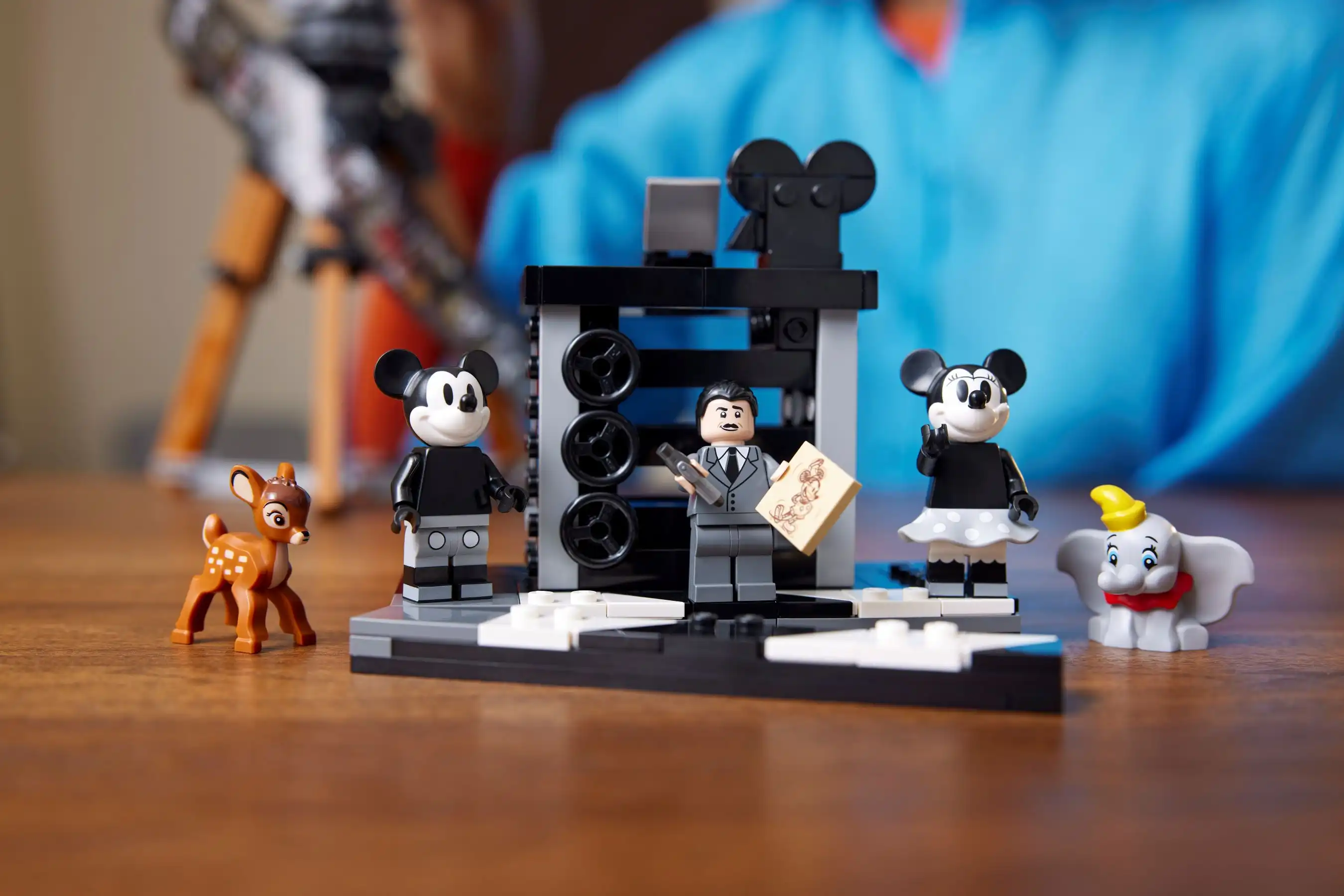 Zdjecie zestawu LEGO 43230 Disney Kamera Walta Disneya 2