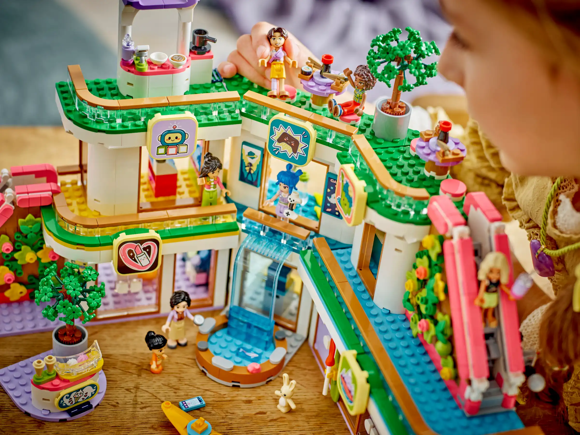 Zdjecie zestawu LEGO 42604 Friends Centrum handlowe w Heartlake City 2
