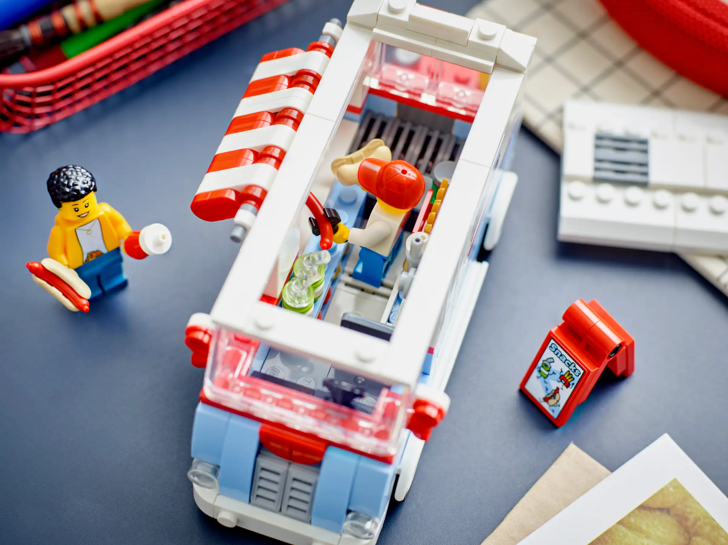 Zdjecie zestawu LEGO 40681 Promocyjne Food truck retro 3