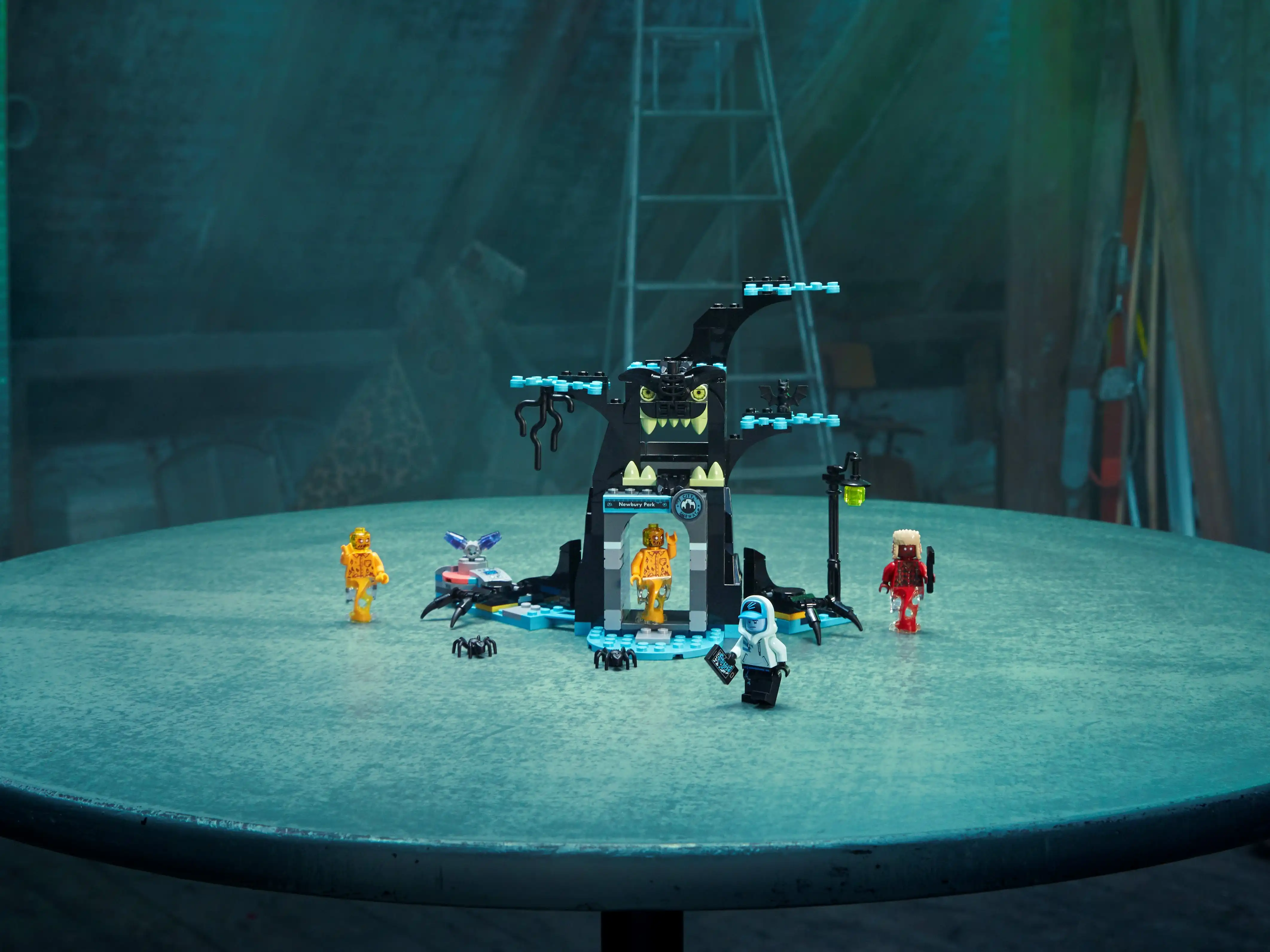 Zdjecie zestawu LEGO 70427 Hidden Side Witaj w Hidden Side 1