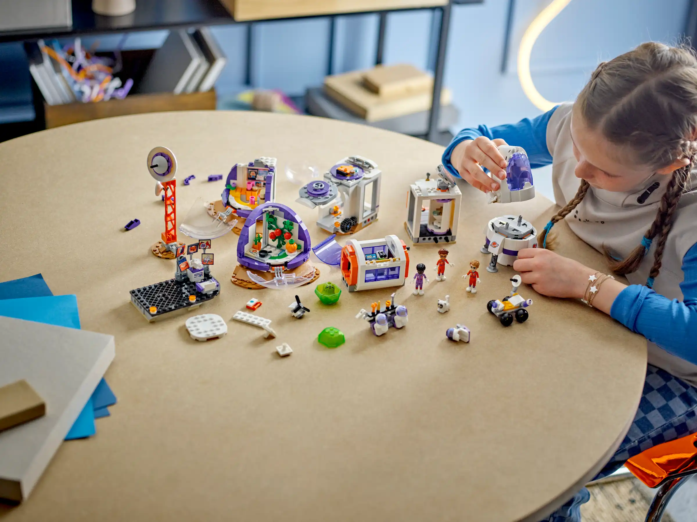 Zdjecie zestawu LEGO 42605 Friends Stacja kosmiczna i rakieta 3