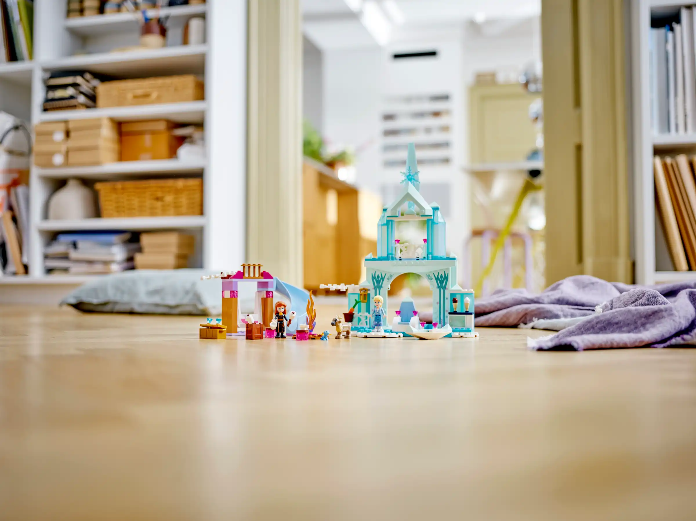 Zdjecie zestawu LEGO 43238 Disney Lodowy zamek Elzy 1