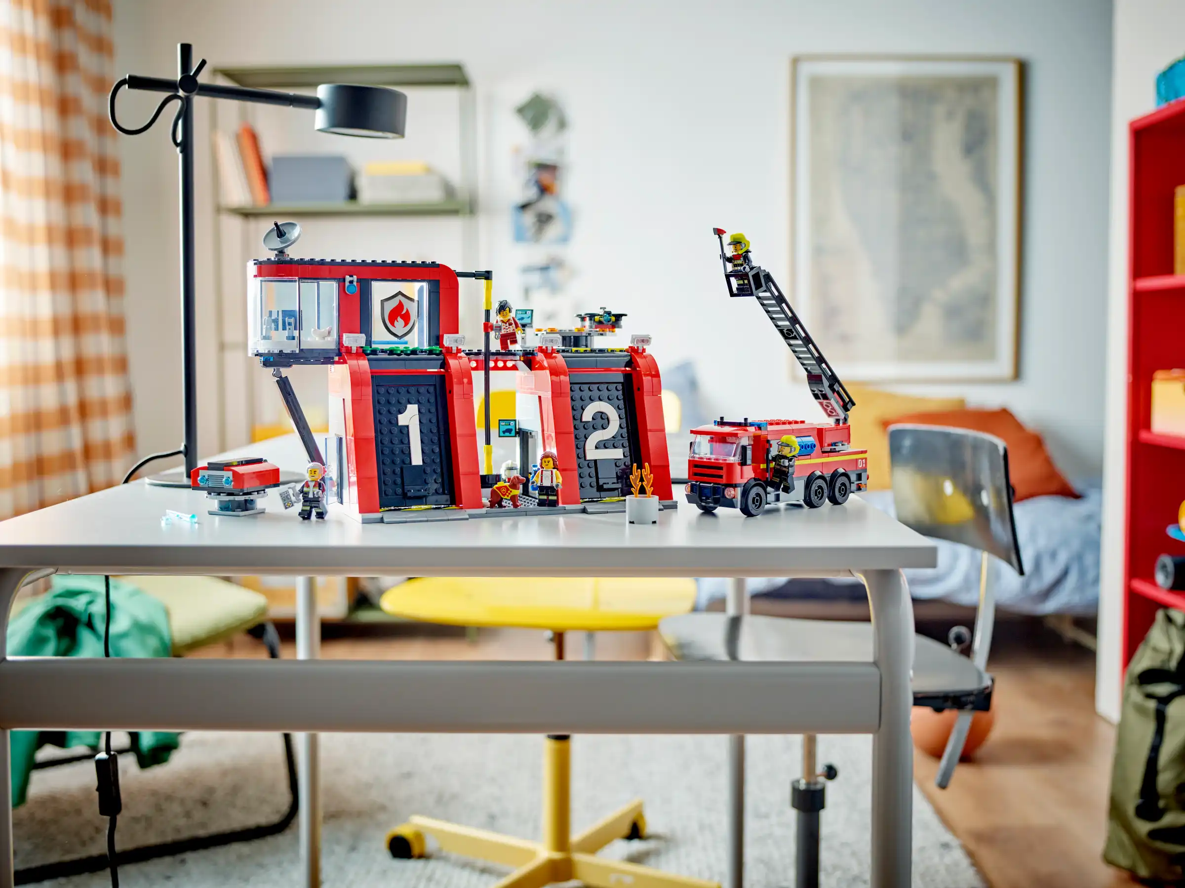 Zdjecie zestawu LEGO 60414 City Remiza strażacka z wozem strażackim 1