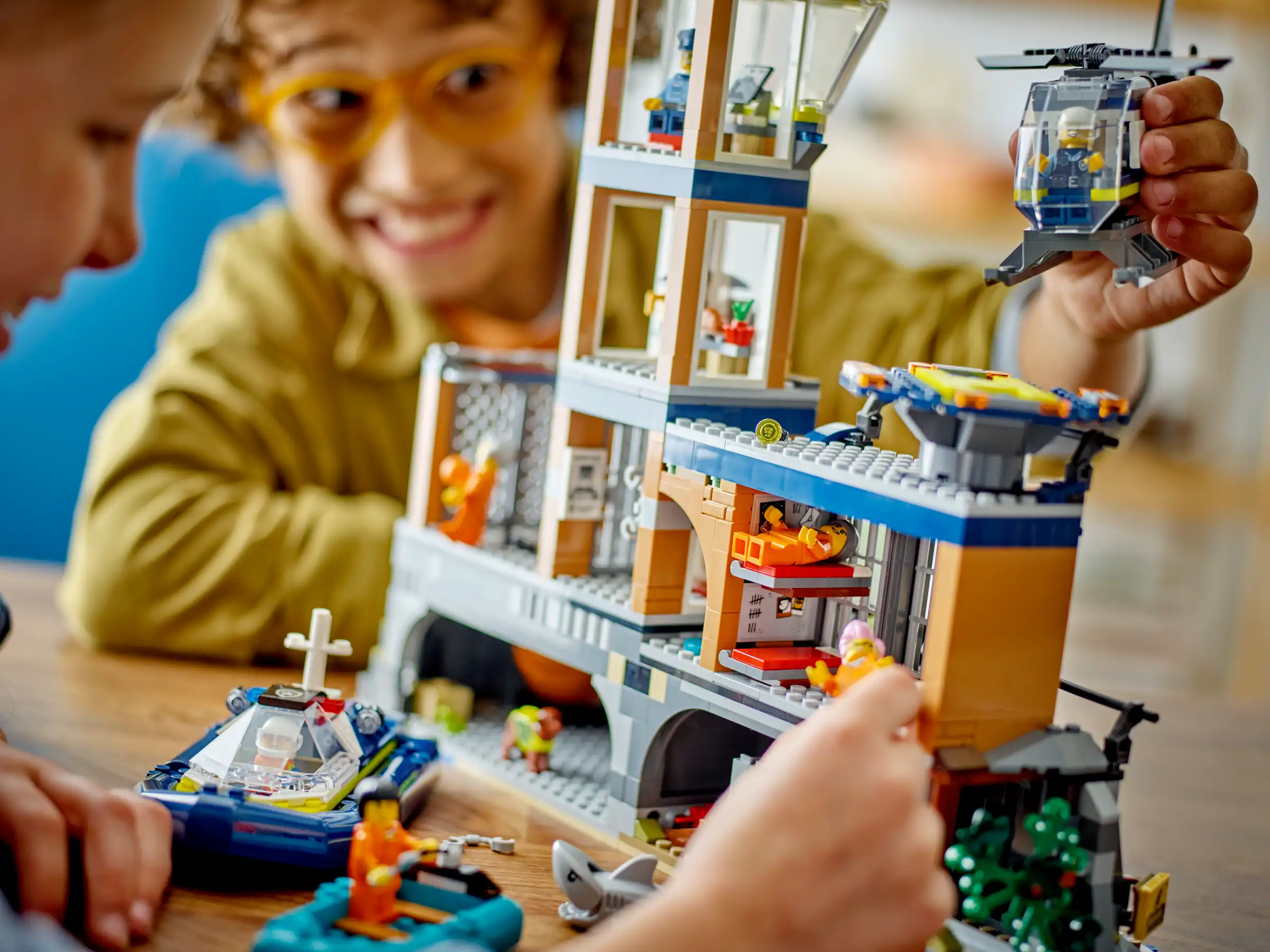 Zdjecie zestawu LEGO 60419 City Policja z Więziennej Wyspy 1