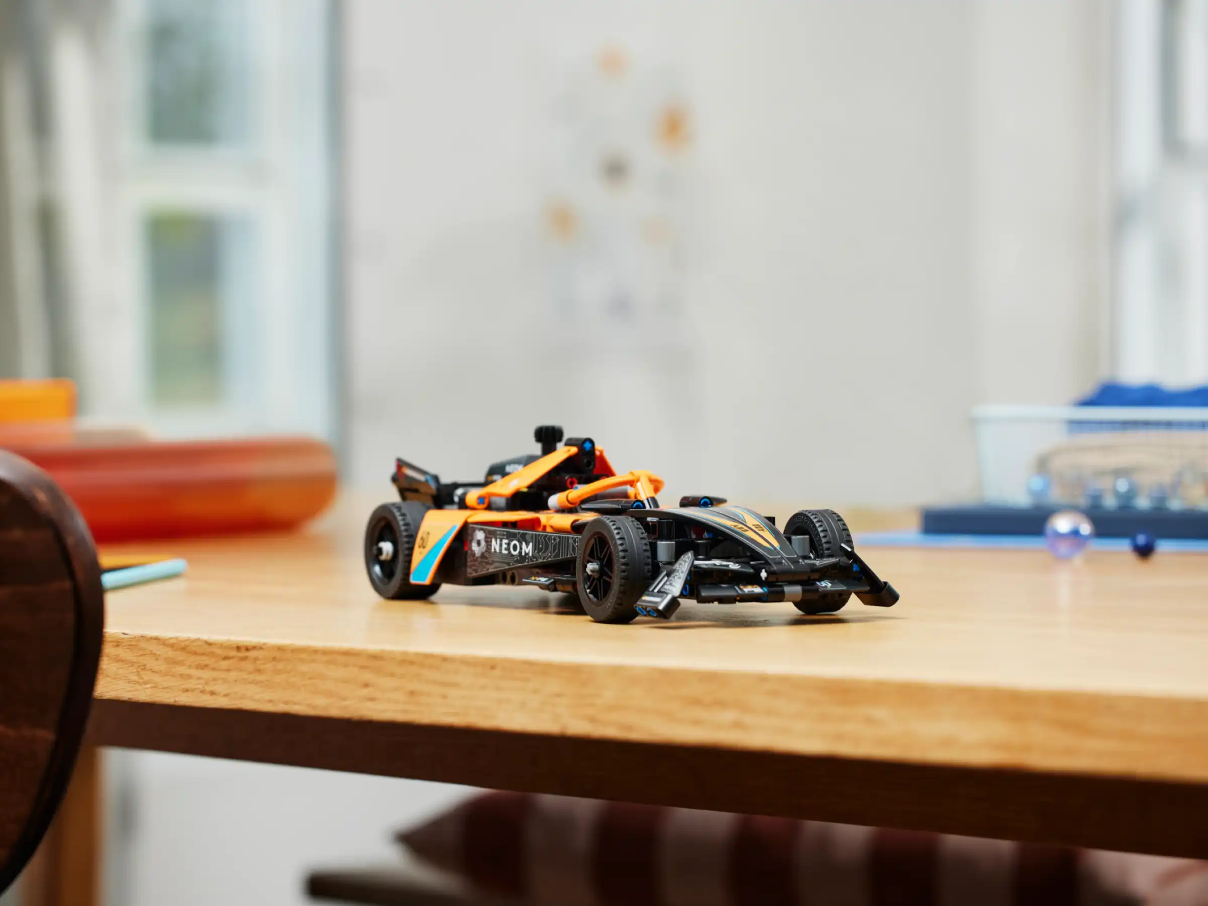 Zdjecie zestawu LEGO 42169 Technic NEOM McLaren Formula E Race Car 1