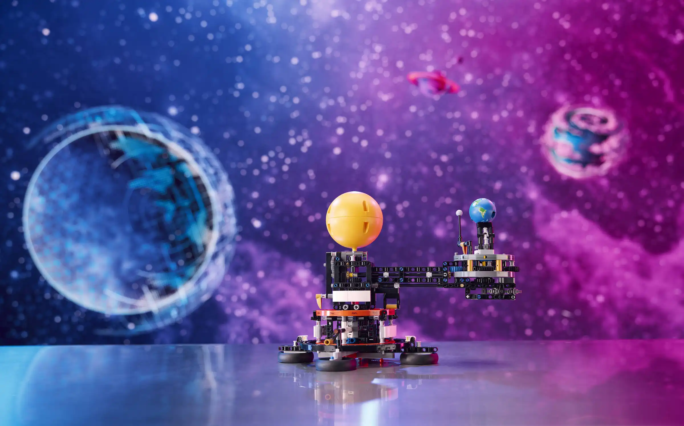 Zdjecie zestawu LEGO 42179 Technic Planeta Ziemia i Księżyc na orbicie 1