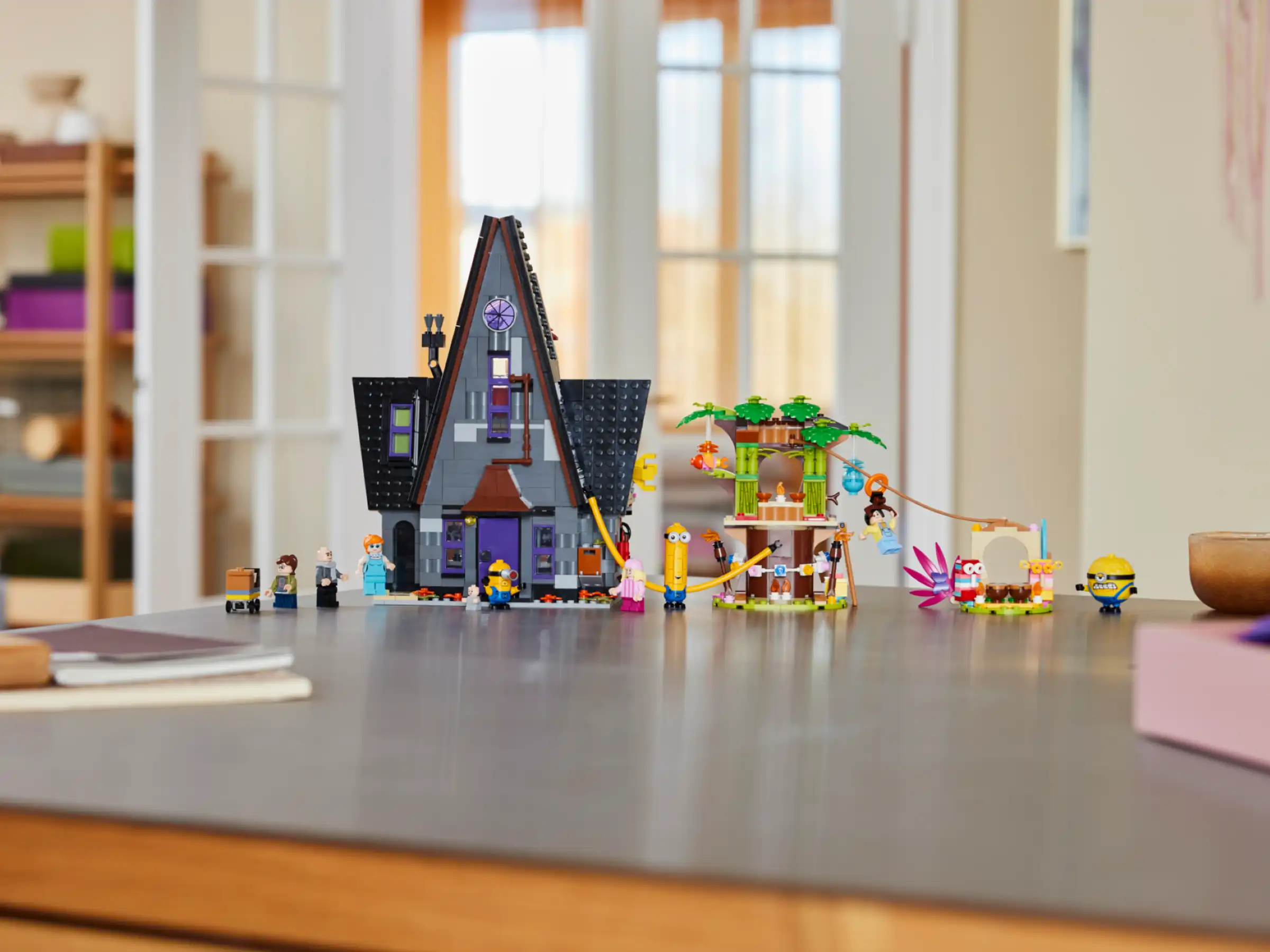 Zdjecie zestawu LEGO 75583 Minions Rodzinna rezydencja Gru i minionków 1
